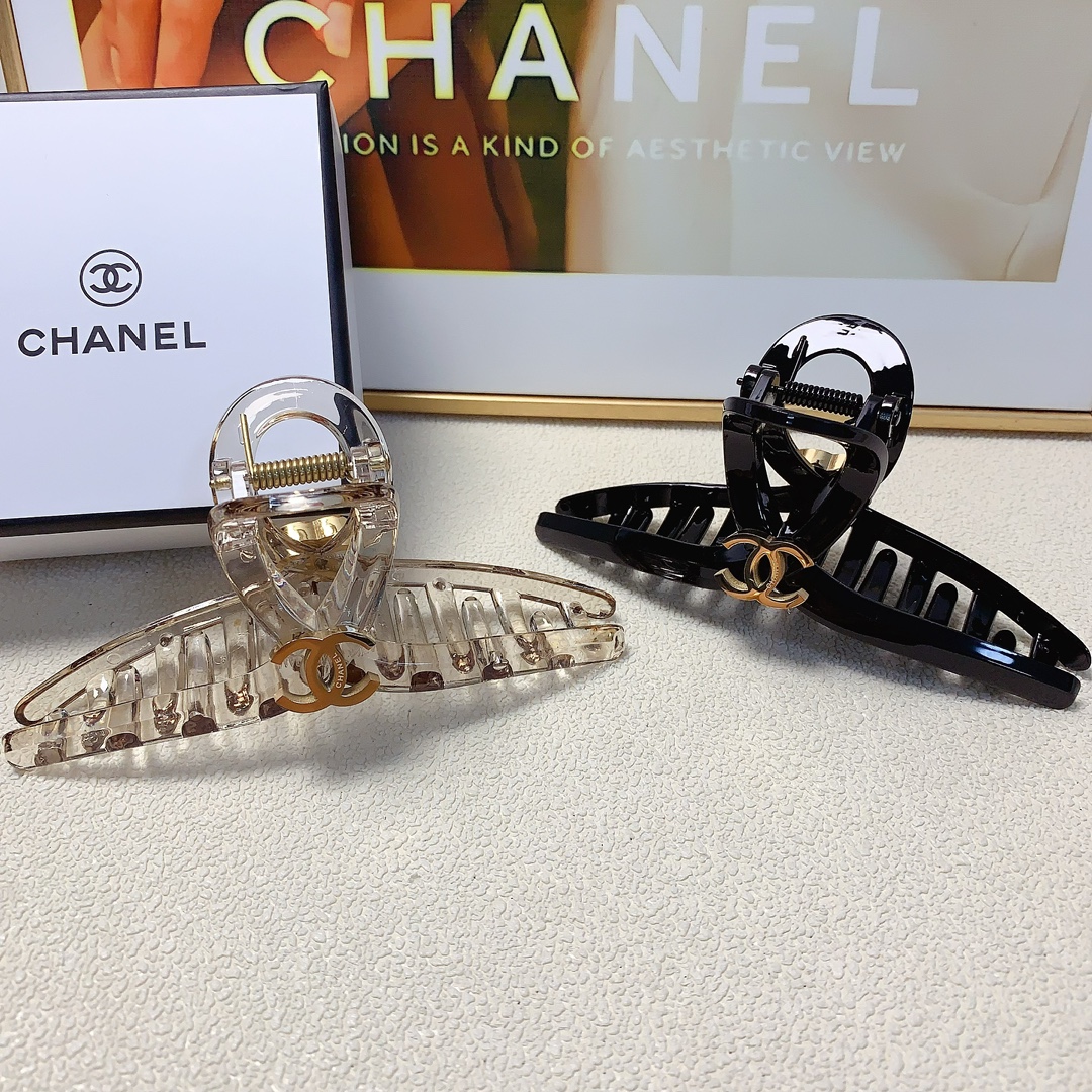 NO:281304,Chanel Xiaoxiang Chanel clip titanium steel logo clip versatile temperament, daily exquisite items, must-have items for fairies, treasure style, recommended style for closed eyes (single hairband box) hair accessories, hairpins, chanel, hairpins19860909chanel小香 chanel抓夹 钛钢logo抓夹 气质百搭 日常精致小单品 小仙女必入单品 宝藏款 闭眼入推荐款（单个配发箍盒）发饰,发夹,chanel,hairpins,accessory