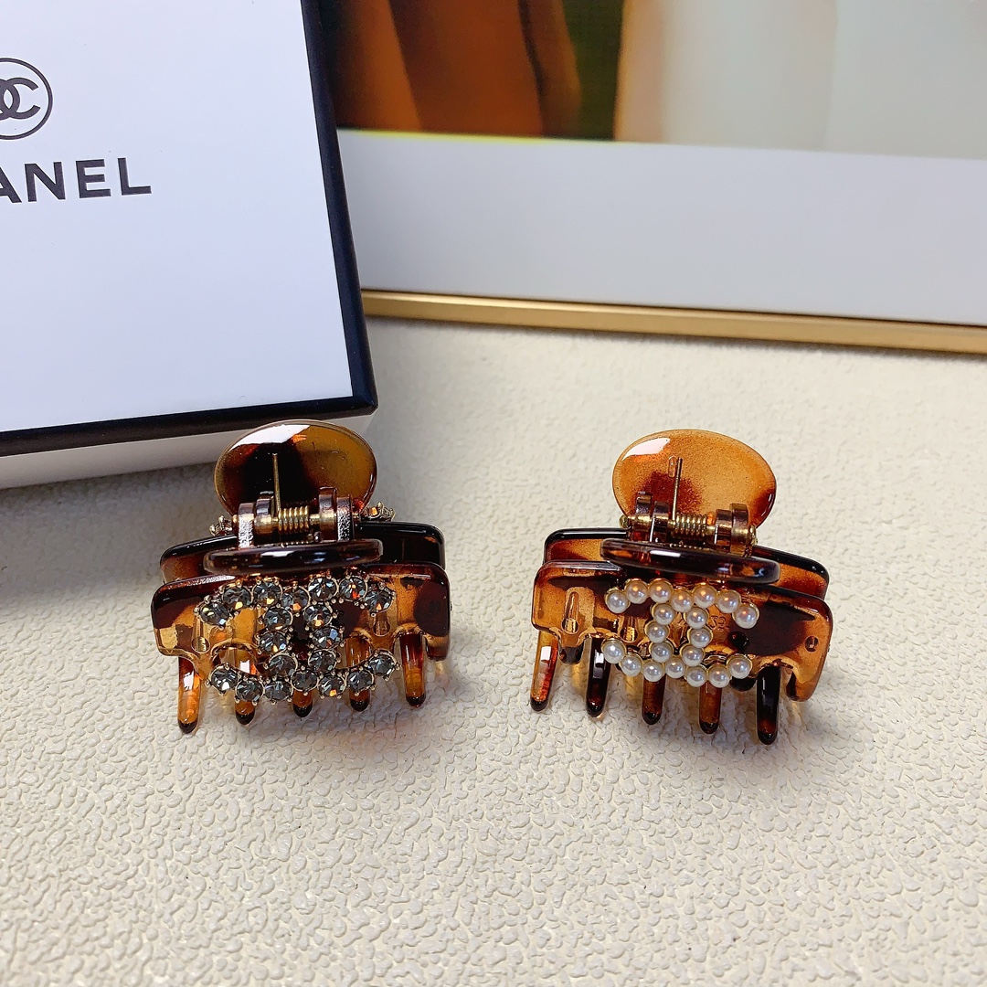 NO:281355,Chanel Xiaoxiang Chanel clip, new brown logo clip, versatile temperament, daily exquisite items, must-have items for fairies, treasure style, recommended style for closed eyes (single hair accessories, hairpins, chanel, hairpins19860909chanel小香 chanel抓夹 茶色新款logo小抓夹 气质百搭 日常精致小单品 小仙女必入单品 宝藏款 闭眼入推荐款（单个发饰,发夹,chanel,hairpins,accessory