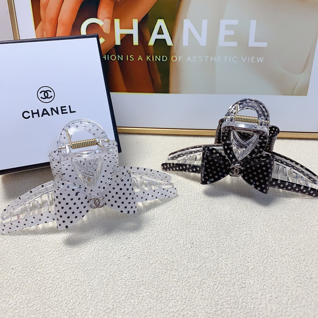 NO:281346,Chanel Xiaoxiang Chanel clip, polka dot bow logo clip, versatile temperament, daily exquisite items, must-have items for fairies, treasure style, recommended style for closed eyes (single with hairband box) hair accessories, hairpins, chanel, hairpins19860909chanel小香 chanel抓夹 波点蝴蝶结logo小抓夹 气质百搭 日常精致小单品 小仙女必入单品 宝藏款 闭眼入推荐款（单个配发箍盒）发饰,发夹,chanel,hairpins,accessory