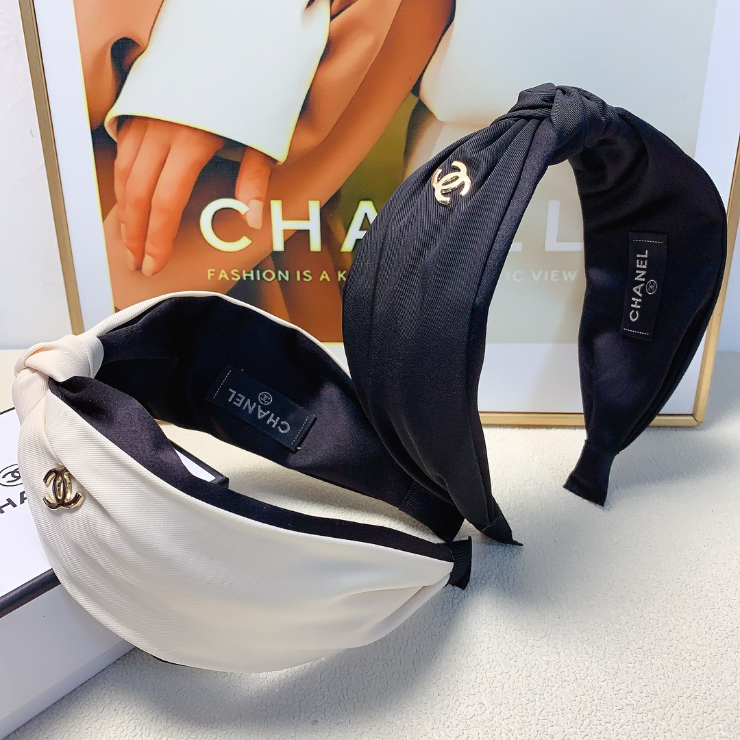 NO:281511,CHANEL Xiaoxiang CHANEL hairband New logo hairband Temperament versatile little fairy must-have item Full of celebrity style ~ Treasure style Close eyes Recommended model (single) hair accessories, hairpins, chanel, hairpins19860909CHANEL小香 CHANEL发箍 新款logo发箍 气质百搭小仙女必入单品 名媛风十足～宝藏款 闭眼入推荐款（单个）发饰,发夹,chanel,hairpins,accessory