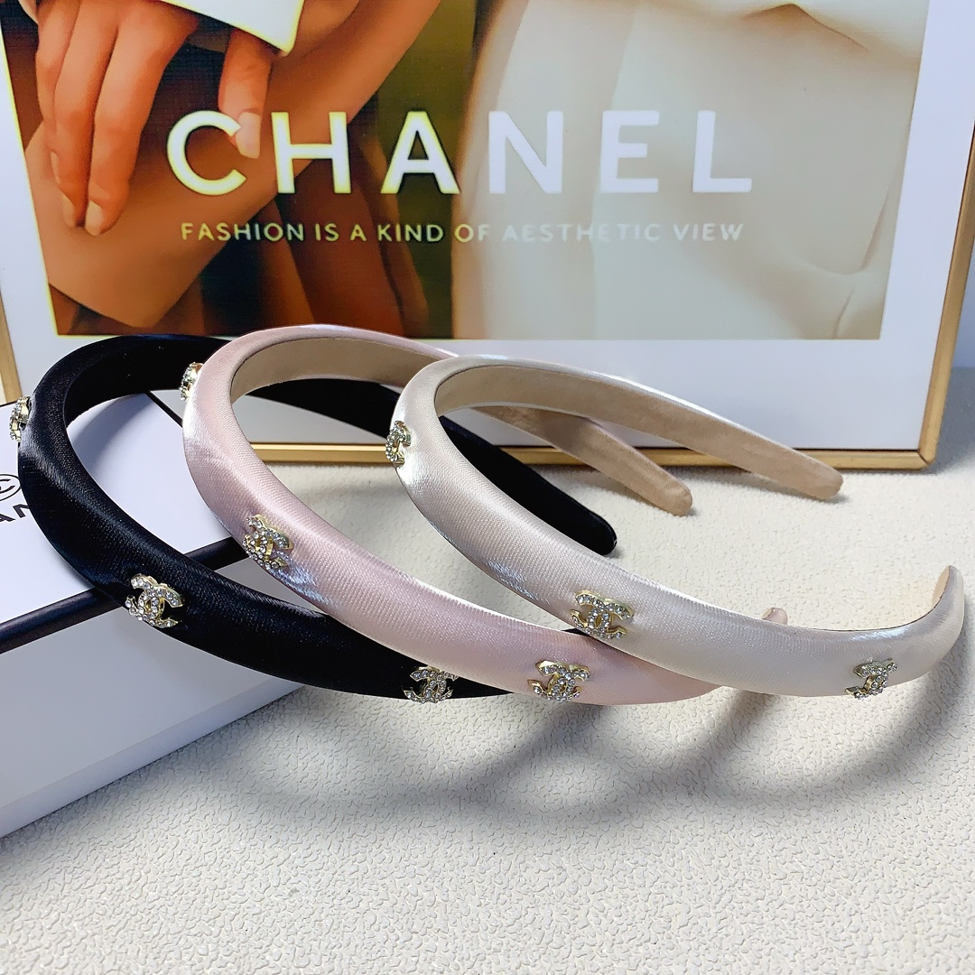 NO:281514,CHANEL Xiaoxiang CHANEL hairband Narrow version logo hairband Temperament versatile little fairy must-have item Full of celebrity style ~ Treasure style Close eyes recommended (single) hair accessories, hairpins, chanel, hairpins19860909CHANEL小香 CHANEL发箍 窄版logo发箍 气质百搭小仙女必入单品 名媛风十足～宝藏款 闭眼入推荐款（单个）发饰,发夹,chanel,hairpins,accessory