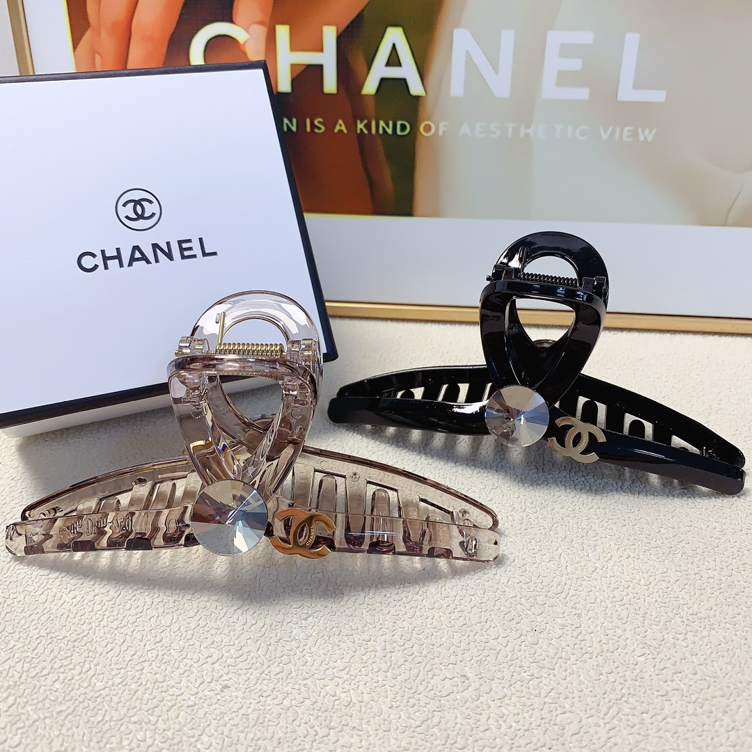NO:281593,Chanel Xiaoxiang Chanel clip new titanium steel logo clip temperament versatile daily exquisite small items must-in for the little fairy Treasure model closed eyes recommended (single hairband box) hair accessories, hairpins, chanel, hairpins19860909chanel小香 chanel抓夹 新款钛钢logo抓夹气质百搭日常精致小单品小仙女必入单品 宝藏款 闭眼入推荐款（单个配发箍盒）发饰,发夹,chanel,hairpins,accessory