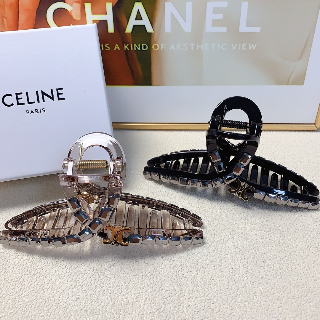 NO:281602,celine Arc de Triomphe grab clip New Czech diamond titanium steel logo clip temperament versatile daily exquisite small items must-in-one items for fairies Treasure model Closed eyes recommended (single hairband box) hair accessories, hairpins, celine, celine, hairpins19860909celine赛琳 凯旋门抓夹 新款捷克钻钛钢logo抓夹气质百搭日常精致小单品小仙女必入单品 宝藏款 闭眼入推荐款（单个配发箍盒）发饰,发夹,celine,celine,hairpins,accessory