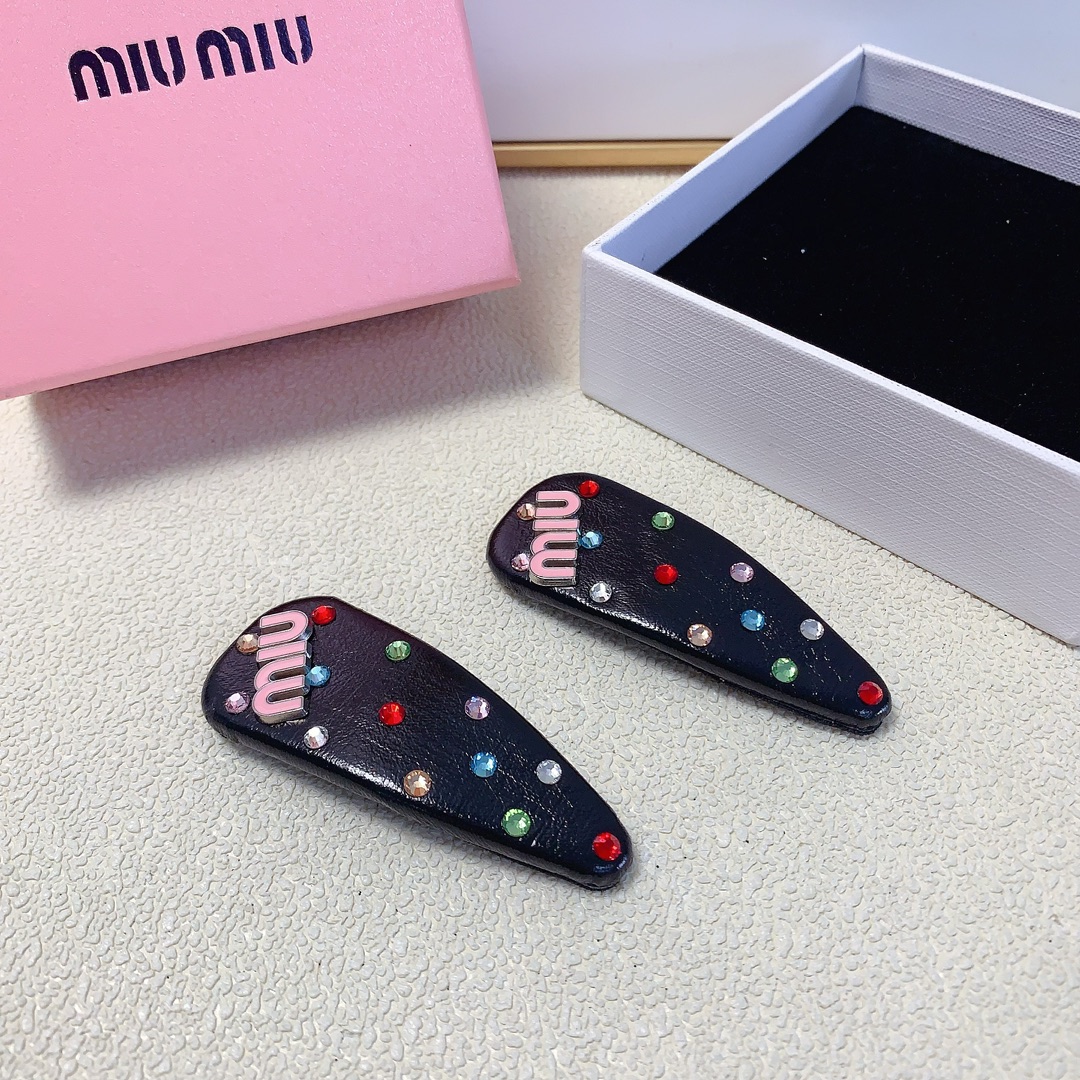 miumiu缪缪miumiu发夹彩钻logo边夹BB夹气质百搭小仙女必入单品宝藏款闭眼入推荐款一对