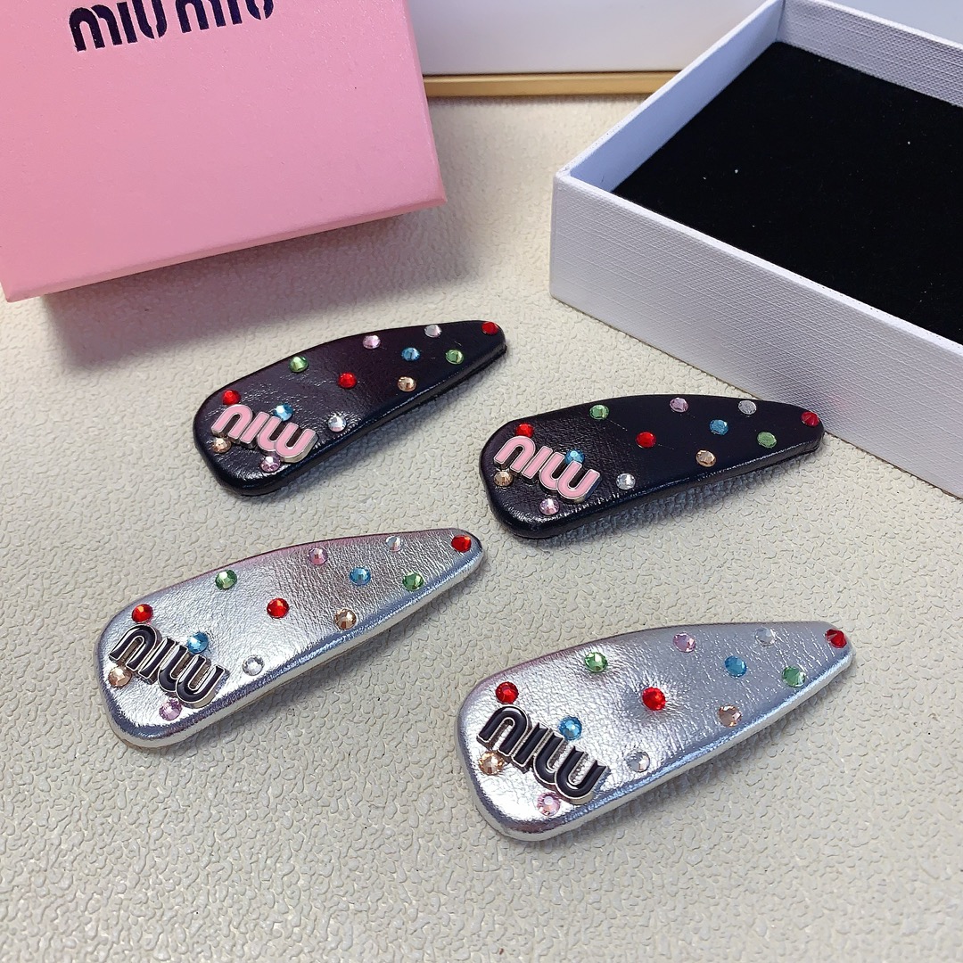 miumiu缪缪miumiu发夹彩钻logo边夹BB夹气质百搭小仙女必入单品宝藏款闭眼入推荐款一对