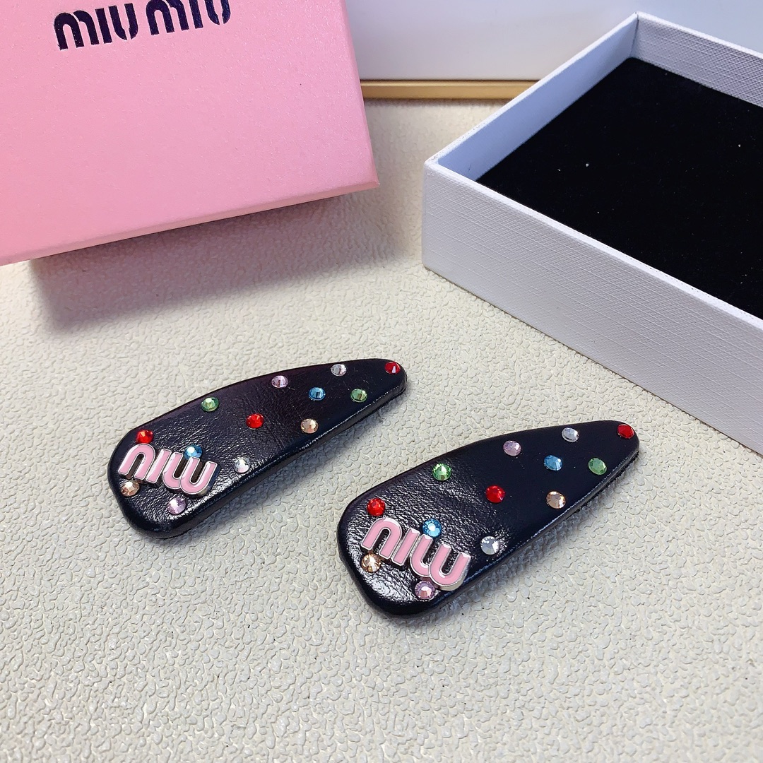 miumiu缪缪miumiu发夹彩钻logo边夹BB夹气质百搭小仙女必入单品宝藏款闭眼入推荐款一对