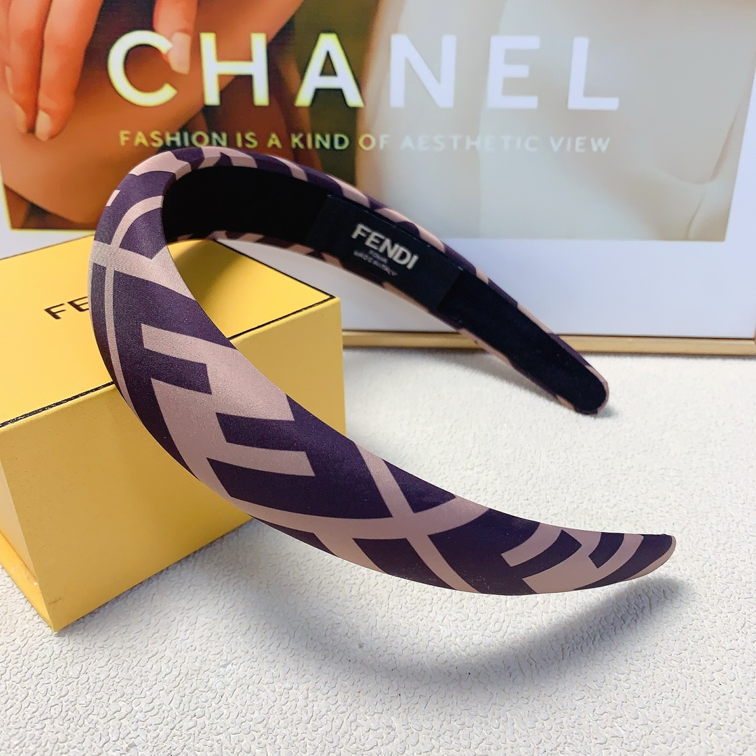 NO:281806,Fendi Fendi headband Sponge simple hairband temperament versatile daily exquisite items Little fairy must-have items Treasure style Close eyes recommended (single) hair accessories, hairpins, fendi, fendi, fendi, hairpins19860909Fendi芬迪 Fendi发箍 海绵简约发箍气质百搭 日常精致小单品 小仙女必入单品 宝藏款 闭眼入推荐款（单个）发饰,发夹,fendi,fendi,hairpins,accessory