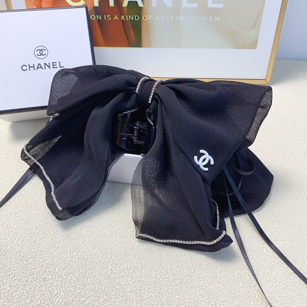 NO:281818,Chanel Xiaoxiang Chanel Clip New l Organya bow clip temperament versatile daily exquisite small items must-in-place for the little fairy Treasure model Closed eyes recommended (single hairband box) hair accessories, hairpins, chanel, hairpins19860909chanel小香 chanel抓夹 新款l欧根纱蝴蝶结抓夹气质百搭日常精致小单品小仙女必入单品 宝藏款 闭眼入推荐款（单个配发箍盒）发饰,发夹,chanel,hairpins,accessory