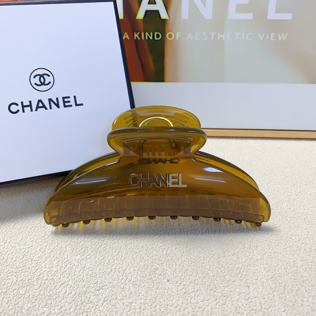 NO:281827,Chanel Xiaoxiang Chanel clip new titanium steel logo clip temperament versatile daily exquisite small items must-in for the little fairy Treasure model closed eyes recommended (single hairband box) hair accessories, hairpins, chanel, hairpins19860909chanel小香 chanel抓夹 新款钛钢logo抓夹气质百搭日常精致小单品小仙女必入单品 宝藏款 闭眼入推荐款（单个配发箍盒）发饰,发夹,chanel,hairpins,accessory