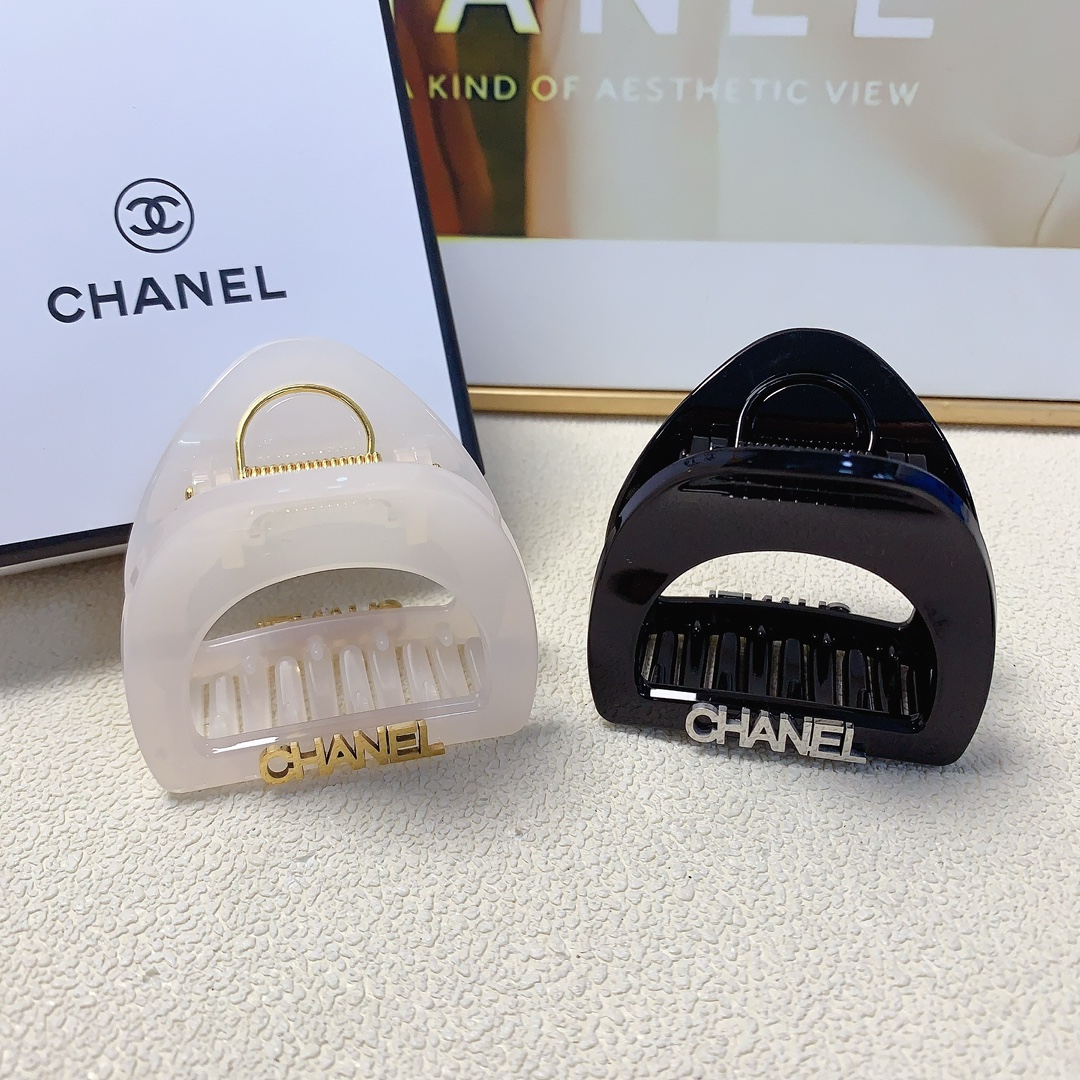NO:281805,Chanel Xiaoxiang Chanel clip new titanium steel logo clip temperament versatile daily exquisite small items must-in-place for the little fairy Treasure style closed eyes recommended (single) hair accessories, hairpins, chanel, hairpins19860909chanel小香 chanel抓夹 新款钛钢logo抓夹气质百搭日常精致小单品小仙女必入单品 宝藏款 闭眼入推荐款（单个）发饰,发夹,chanel,hairpins,accessory