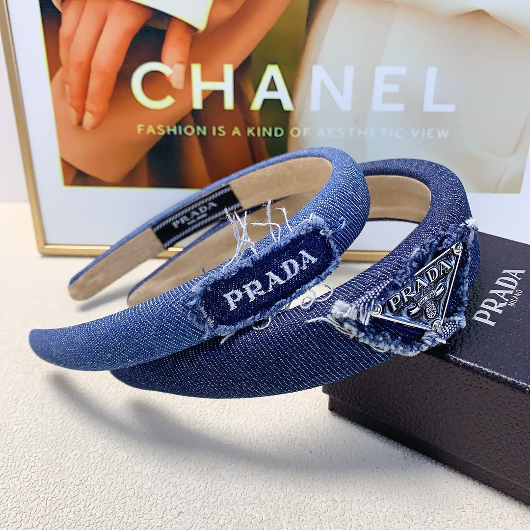 NO:281825,Prada Prada hairband Denim triangle logo hairband European and American style versatile daily exquisite items Little fairy must-have items Treasure style Close eyes recommended (single) hair accessories, hairpins, prada, prada, hairpins19860909Prada普拉达 Prada发箍 牛仔布三角logo发箍欧美风气质百搭 日常精致小单品 小仙女必入单品 宝藏款 闭眼入推荐款（单个）发饰,发夹,prada,prada,hairpins,accessory