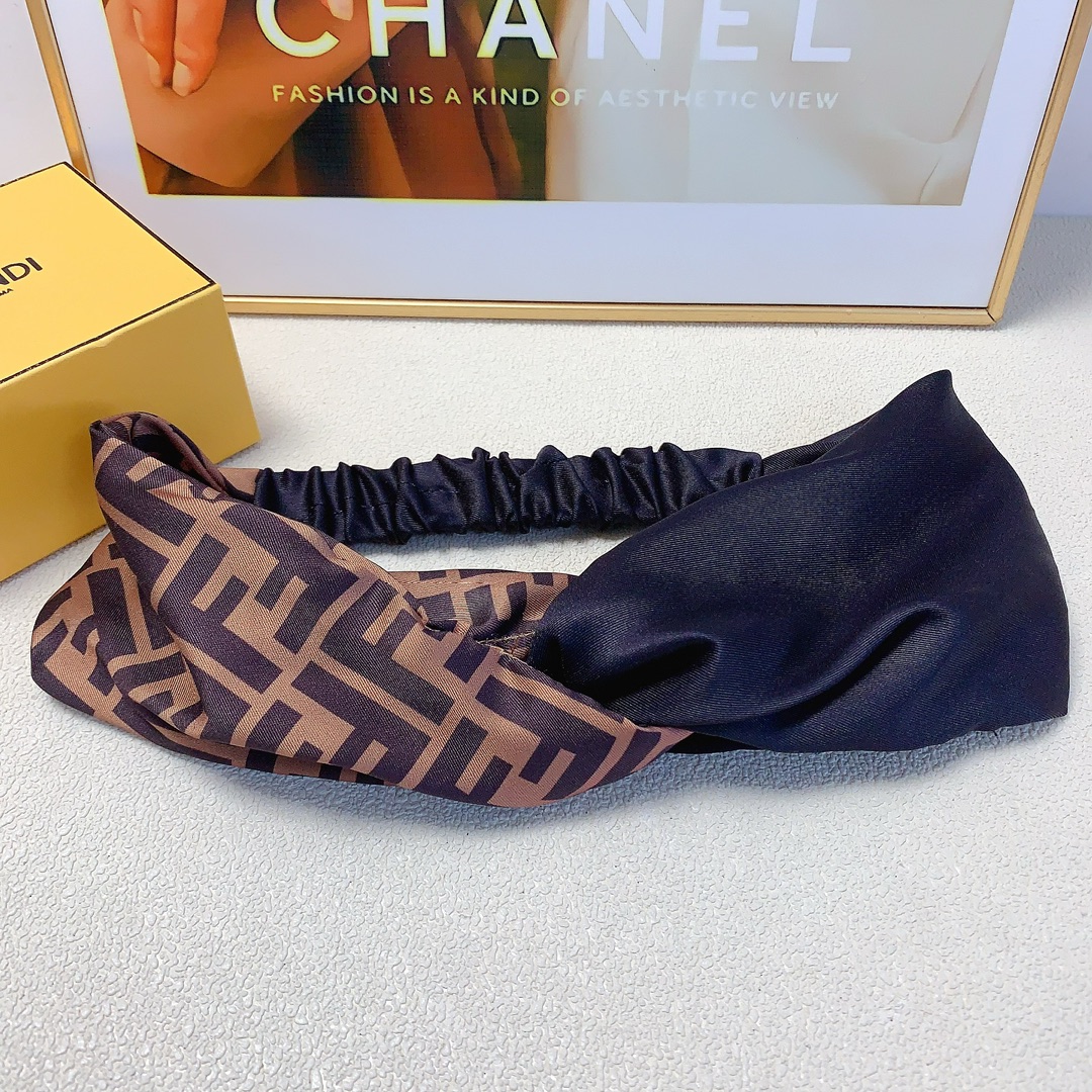 NO:281826,Fendi Fendi Fendi hairband, satin color-blocking logo, European and American fashion hairband, versatile and fashionable, low-key luxury (single with hairband box) hair accessories, hairpins, fendi, fendi, silk fabric, hairpins19860909Fendi芬迪 Fendi发带 绸缎拼色logo发带欧美时尚发带束发带 百搭时髦 低调奢华（单个配发箍盒）发饰,发夹,fendi,fendi,silk fabric,hairpins,accessory