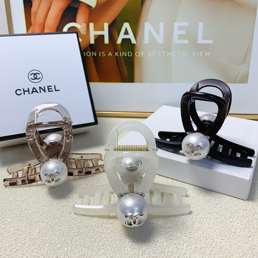 NO:282026,Chanel Xiaoxiang Chanel clip pearl logo clip temperament versatile daily exquisite small items must-in-one items for fairies Treasure style closed eyes recommended (single) hair accessories, hairpins, chanel, hairpins19860909chanel小香 chanel抓夹 珍珠logo抓夹气质百搭日常精致小单品小仙女必入单品 宝藏款 闭眼入推荐款（单个）发饰,发夹,chanel,hairpins,accessory