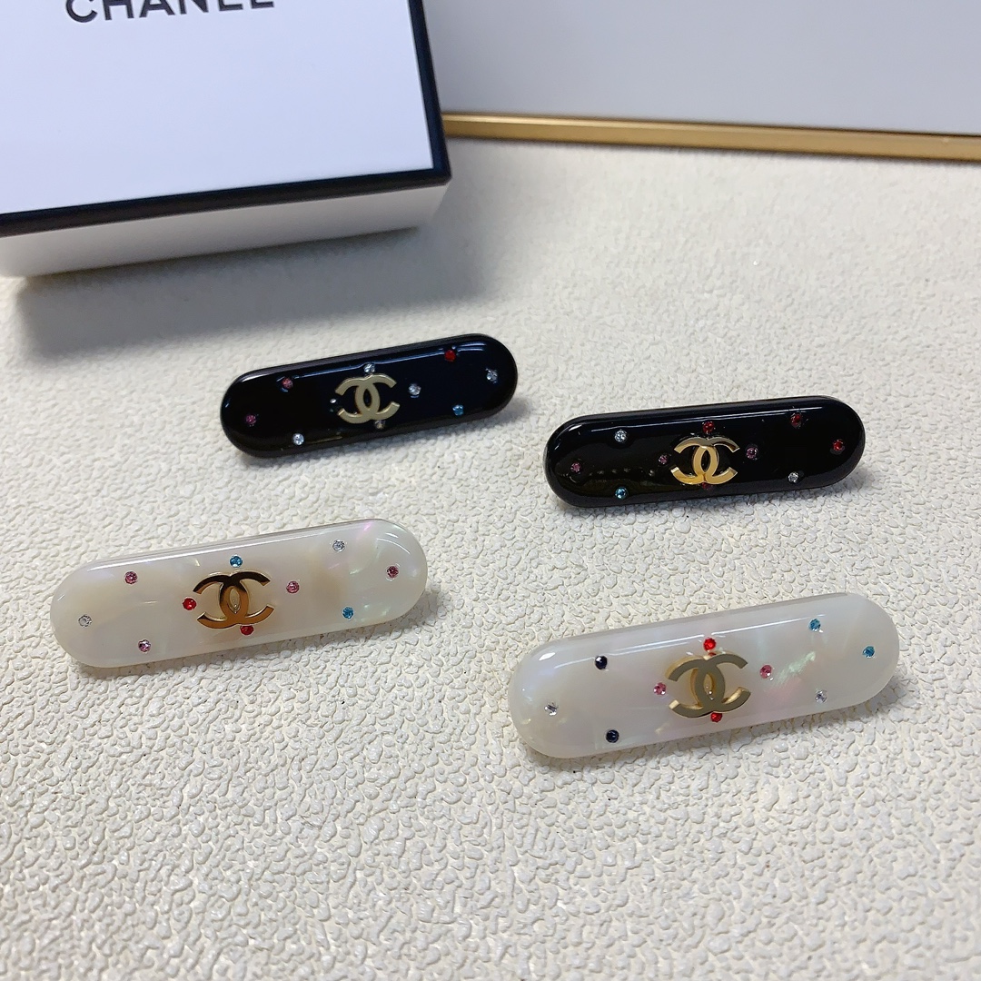 NO:282024,Chanel Xiaoxiang Chanel Hairpins Color Diamond Logo Hairpins Pressing Clip Edge Clip Bangs Clip Daily exquisite items, Temperament versatile little fairy must-have items, Treasure style, Eye-Close Recommended (Pair) Hair Accessories, Hairpins19860909chanel小香 chanel发夹 彩钻logo发夹压夹边夹刘海夹日常精致小单品 气质百搭小仙女必入单品 宝藏款 闭眼入推荐款（一对）发饰,发夹,chanel,hairpins,accessory