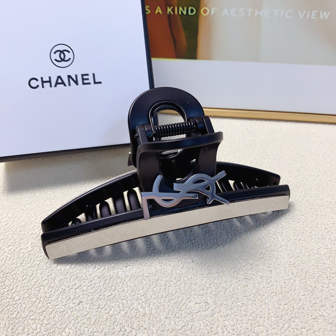 NO:282010,YSL Saint Laurent Poplar Scratch Clip Poplar Scratch Clip Poplar Scratch Clip Poplar Scratch Clip Temperament versatile daily exquisite items must-in-place items for little fairies Treasure style Recommended style for closed eyes (single with hairband box) hair accessories, hairpins, saint laurent, saint laurent, hairpins19860909YSL圣罗兰 杨树林抓夹 杨树林钛钢logo抓夹 气质百搭 日常精致小单品 小仙女必入单品 宝藏款 闭眼入推荐款（单个配发箍盒）发饰,发夹,saint laurent,saint laurent,hairpins,accessory