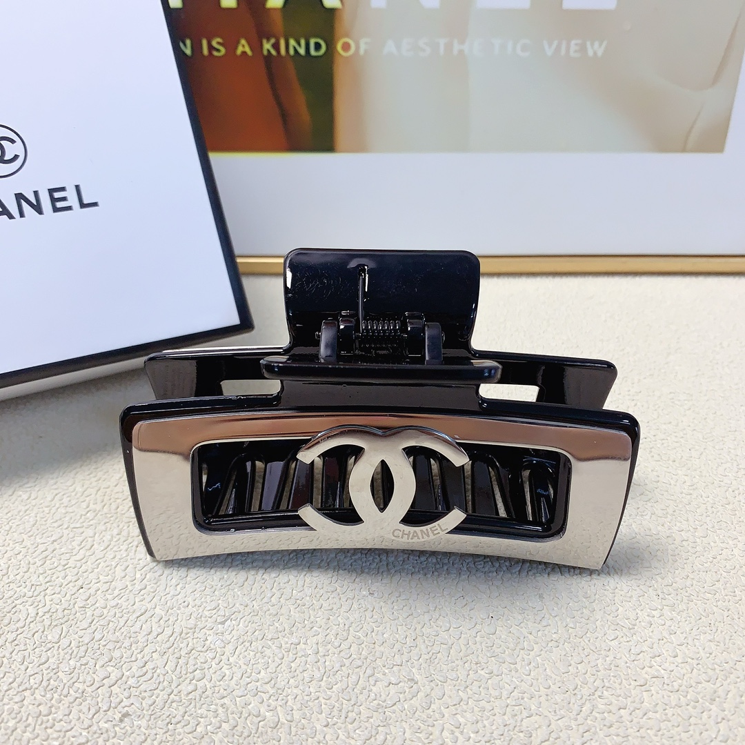 NO:282016,Chanel Xiaoxiang Chanel clip New titanium steel logo clip versatile temperament, daily exquisite items, must-have items for fairies, treasure style, recommended style for closed eyes (single hairband box) hair accessories, hairpins, chanel, hairpins19860909chanel小香 chanel抓夹 新款钛钢logo抓夹 气质百搭 日常精致小单品 小仙女必入单品 宝藏款 闭眼入推荐款（单个配发箍盒）发饰,发夹,chanel,hairpins,accessory