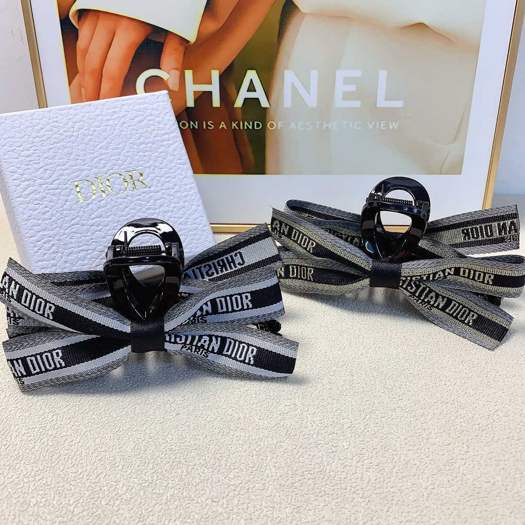 NO:282019,Dior Dior clips, webbing logo clips, versatile temperament, daily exquisite items, must-have items for fairies, treasure style, recommended style for closed eyes (single with hairband box), hair accessories, hairpins, dior, dior, hairpins19860909Dior迪奥 Dior抓夹 织带logo抓夹 气质百搭 日常精致小单品 小仙女必入单品 宝藏款 闭眼入推荐款（单个配发箍盒）发饰,发夹,dior,dior,hairpins,accessory