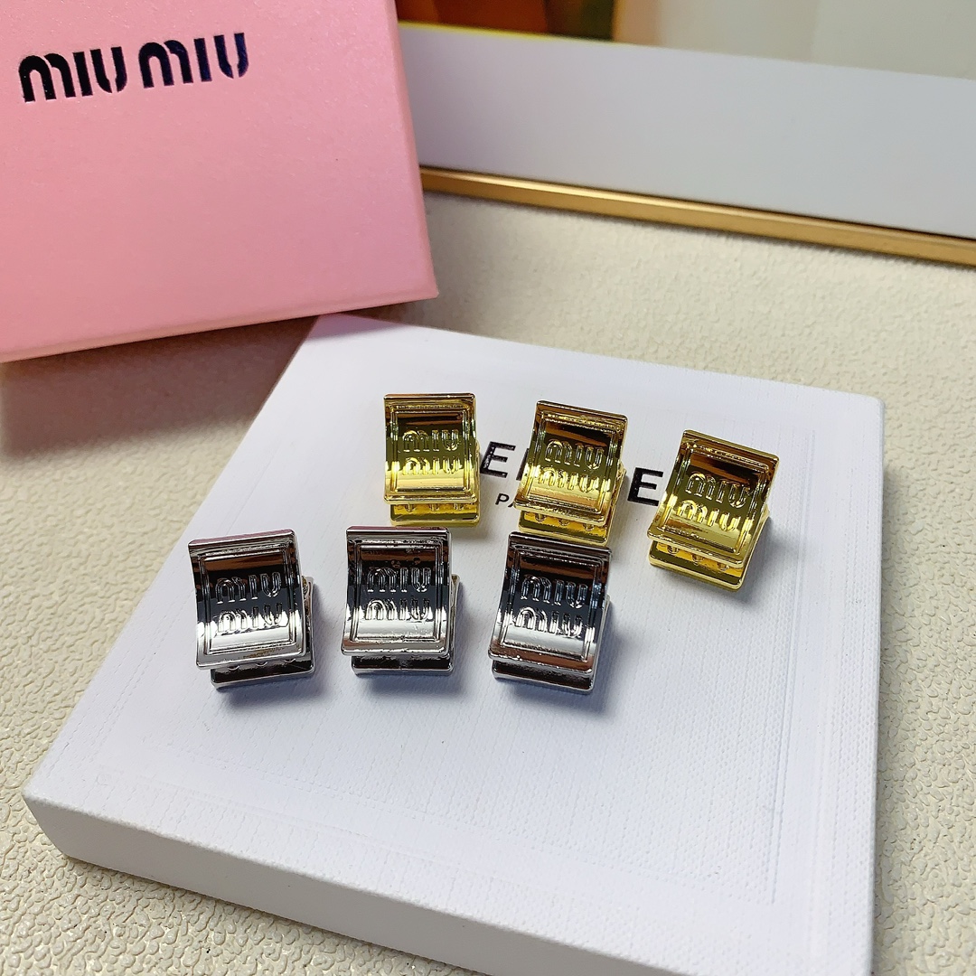NO:282025,Miumiu Miumiu Miumiu Grab New Mini Metal Grab Korean Style Small Edge Clip Exquisite Fairy Must-in-One Treasure Style Recommended Model Closed Eyes (3 Set) Hair Accessories, Hairpins, Miumiu, Hairpins19860909miumiu缪缪 miumiu抓夹 新款迷你金属抓夹韩版小边夹 精致小仙女必入单品 宝藏款 闭眼入推荐款（一套3个）发饰,发夹,miumiu,hairpins,accessory