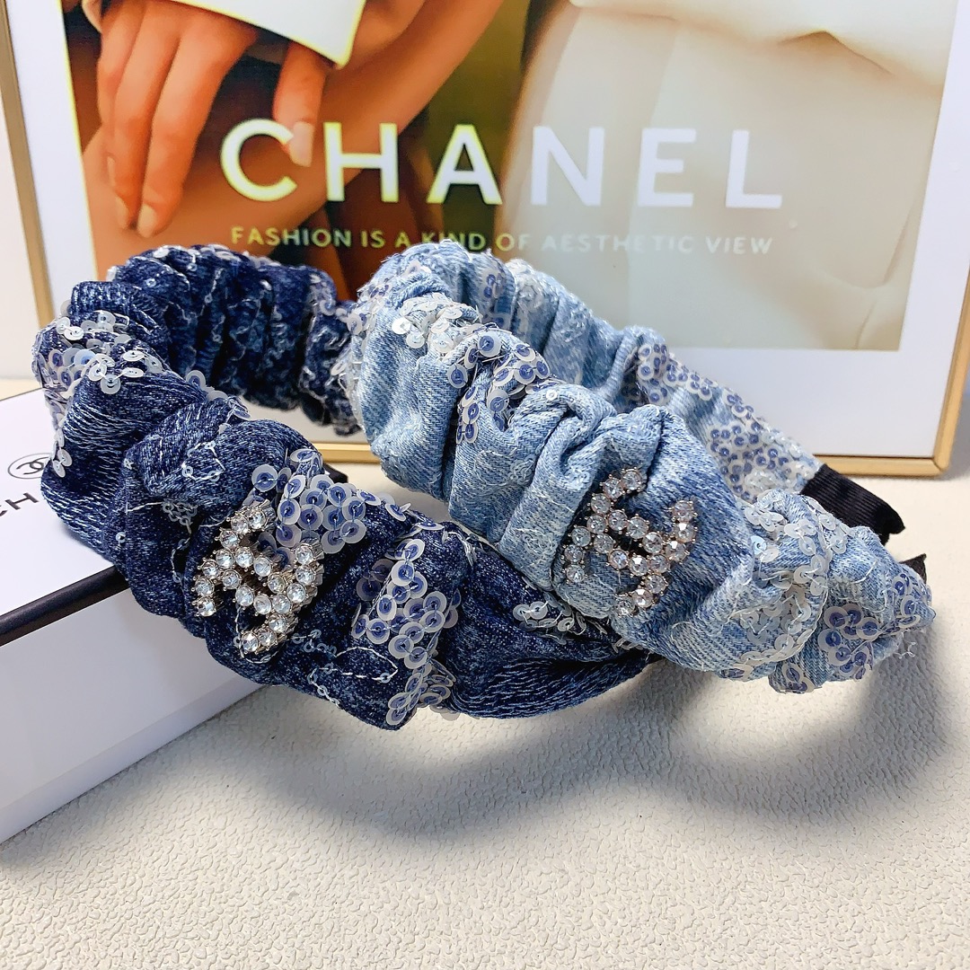 NO:282033,Chanel Xiaoxiang Chanel hairband, beaded diamond-inlaid logo, light luxury style hairband, daily exquisite items, temperament and versatile little fairy must-have items, full of celebrity style~ treasure style, closed eyes and recommended style (single) hair accessories, hairpins, chanel, hairpins19860909chanel小香 chanel发箍 珠片镶钻logo轻奢风发箍 日常精致小单品 气质百搭小仙女必入单品 名媛风十足～宝藏款 闭眼入推荐款（单个）发饰,发夹,chanel,hairpins,accessory