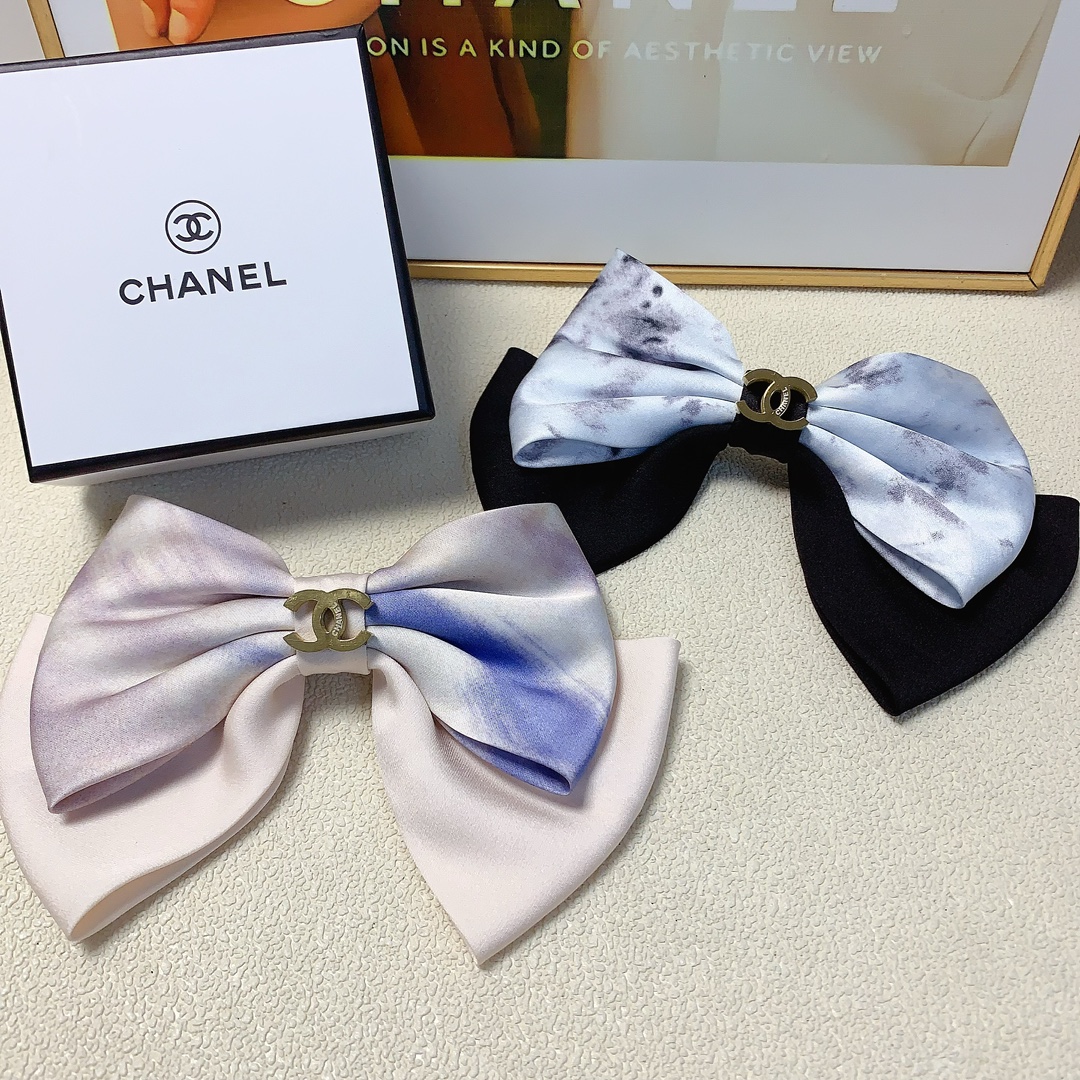 NO:282035,CHANEL Xiaoxiang CHANEL hairpin silk bow titanium steel logo hairpin spring clip style three-dimensional temperament fashionable and versatile little fairy must-in single item closed eyes recommended (single) hair accessories, hairpins, chanel, silk fabric, hairpins19860909CHANEL小香 CHANEL发夹 绸缎蝴蝶结钛钢logo发夹弹簧夹 版型立体气质时尚百搭小仙女必入单品 闭眼入推荐款（单个）发饰,发夹,chanel,silk fabric,hairpins,accessory