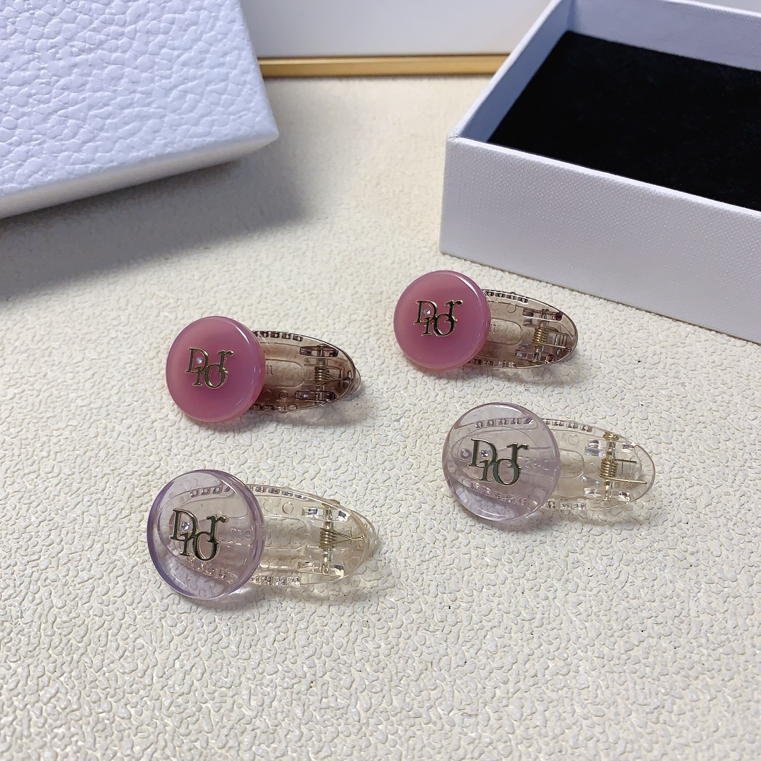 NO:282043,Dior Dior Hairpins Acetate logo hair clip edge clip bang clip daily exquisite small items, temperament and versatile little fairy must-have items, treasure style, closed eyes and recommended style (one pair) hair accessories, hairpins, dior, dior, hairpins19860909Dior迪奥 Dior发夹 醋酸logo发夹压夹边夹刘海夹日常精致小单品 气质百搭小仙女必入单品 宝藏款 闭眼入推荐款（一对）发饰,发夹,dior,dior,hairpins,accessory