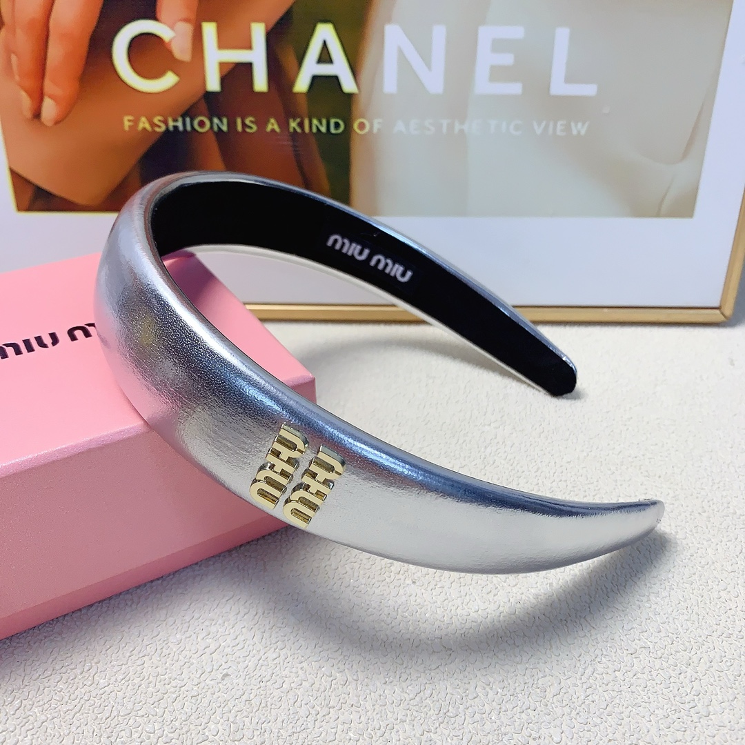 NO:300386,45 miumiu miumiu hairband simple logo simple hairband summer must-have artifact temperament versatile little fairy must-have item treasure style closed eyes recommended (single) hairpins, hairpins, miumiu, hairpins1986090945 miumiu缪缪 miumiu发箍 简约logo简约发箍 夏日必备神器气质百搭小仙女必入单品 宝藏款 闭眼入推荐款（单个）发夹,发夹,miumiu,hairpins,accessory