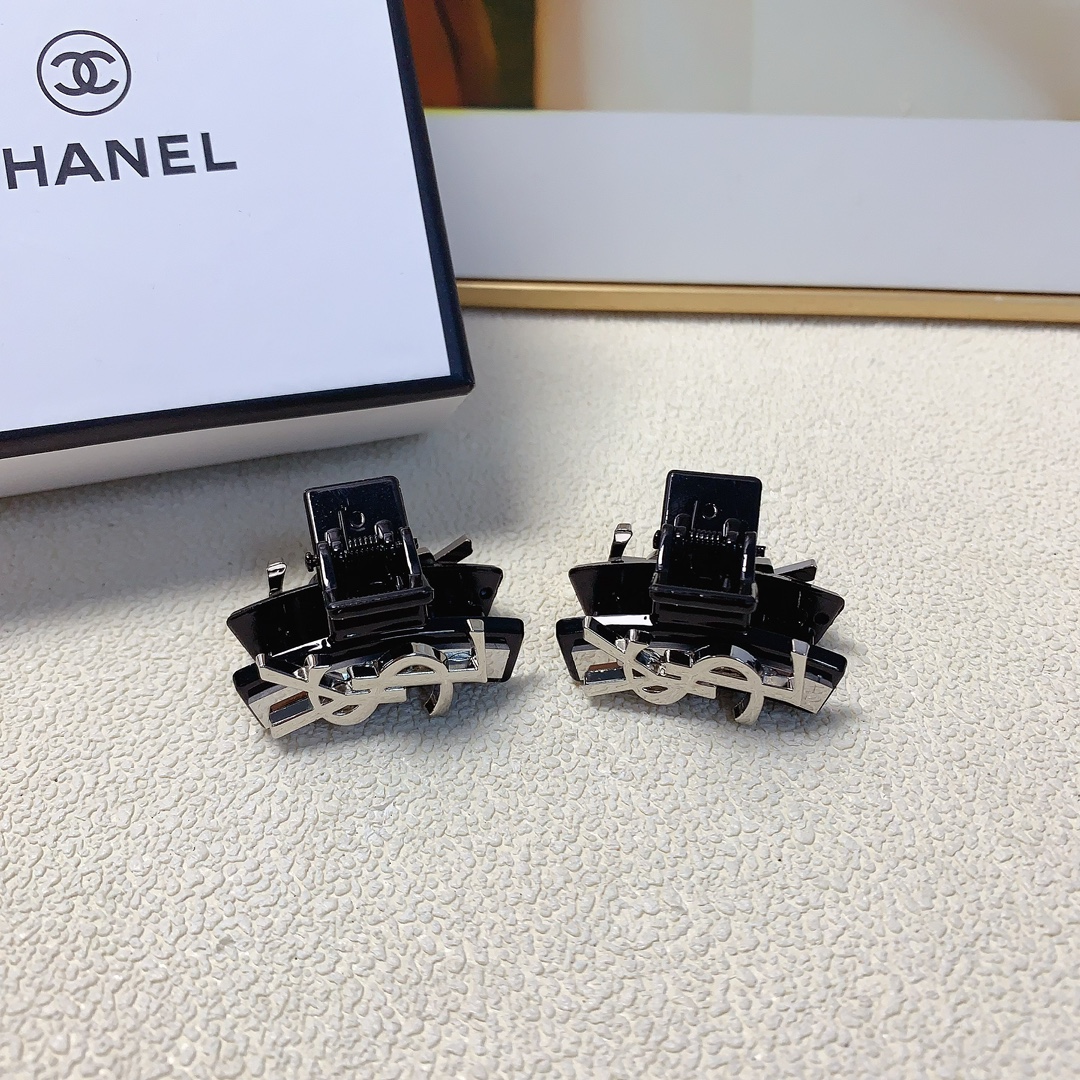 NO:282252,YSL Saint Laurent Poplar Scratch Clip Titanium Steel Logo Mini Scratch Korean Style Small Edge Clip Exquisite Little Fairy Must-in-One Treasure Style Recommended Styles Closed Eyes (Pair of Hair Accessories, Hairpins, Saint Laurent, Saint Laurent, Hairpins19860909YSL圣罗兰 杨树林抓夹 钛钢logo迷你抓夹韩版小边夹 精致小仙女必入单品 宝藏款 闭眼入推荐款（一对发饰,发夹,saint laurent,saint laurent,hairpins,accessory