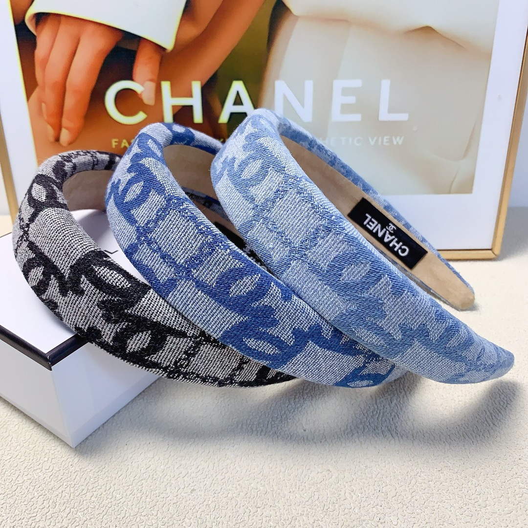 NO:282262,Chanel Xiaoxiang Chanel headband Denim embroidered logo headband versatile temperament Daily exquisite items Little fairy must-have items Treasure style Close eyes recommended (single) hair accessories, hairpins, chanel, hairpins19860909chanel小香 chanel发箍 牛仔布刺绣logo发箍气质百搭 日常精致小单品 小仙女必入单品 宝藏款 闭眼入推荐款（单个）发饰,发夹,chanel,hairpins,accessory