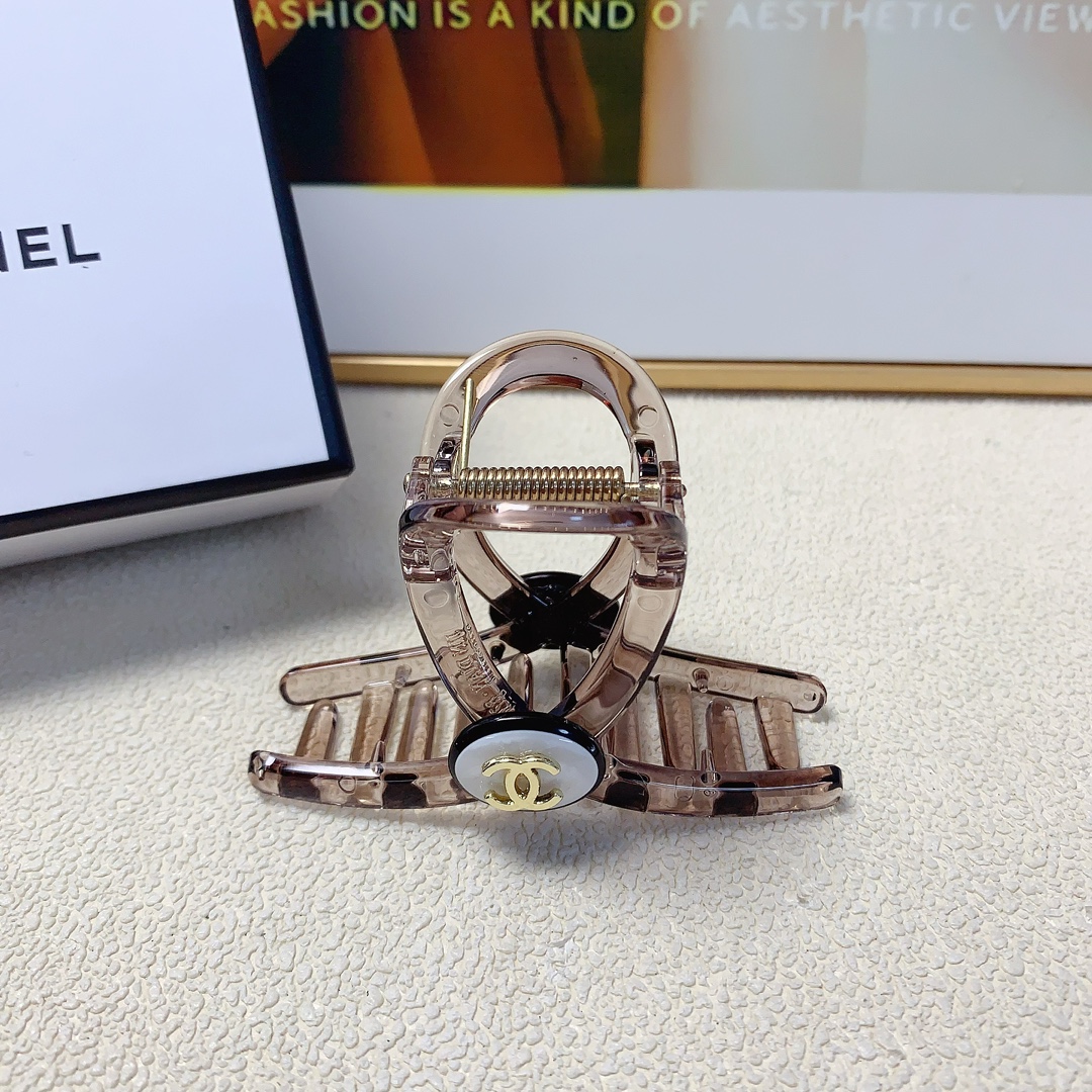 NO:282277,Chanel Xiaoxiang Chanel clip New logo clip versatile temperament Everyday exquisite items Little fairy must-have items Treasure style Recommended styles closed eyes (single hair accessories, hairpins, chanel, hairpins19860909chanel小香 chanel抓夹 新款logo抓夹 气质百搭 日常精致小单品 小仙女必入单品 宝藏款 闭眼入推荐款（单个发饰,发夹,chanel,hairpins,accessory