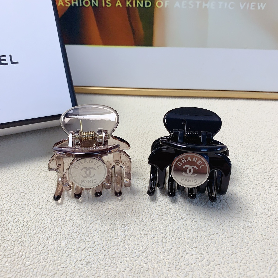 NO:282251,Chanel Xiaoxiang Chanel clip titanium steel logo clip versatile temperament, daily exquisite items, must-have items for fairies, treasure style, recommended style for closed eyes (single hair accessories, hairpins, chanel, hairpins19860909chanel小香 chanel抓夹 钛钢logo抓夹 气质百搭 日常精致小单品 小仙女必入单品 宝藏款 闭眼入推荐款（单个发饰,发夹,chanel,hairpins,accessory