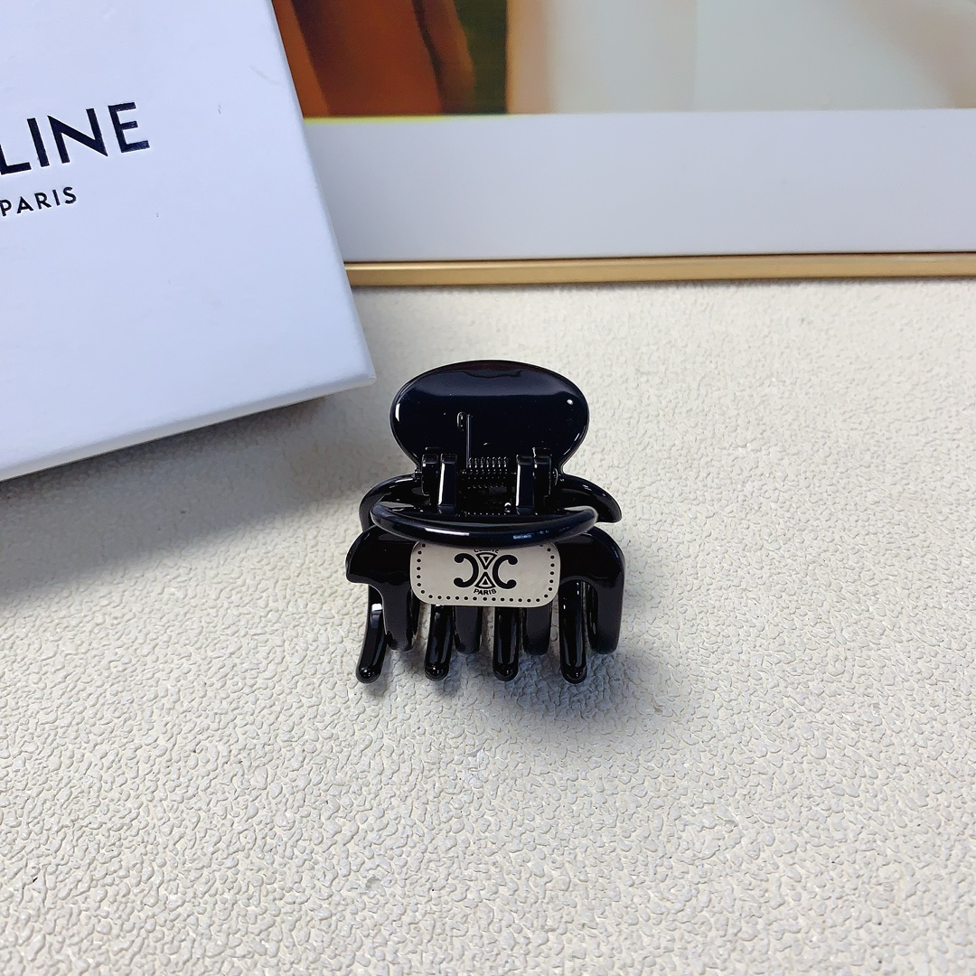 NO:282257,celine celine clip titanium steel logo clip versatile temperament, daily exquisite items, must-have items for fairies, treasure style, recommended style for closed eyes (single hair accessories, hairpins, celine, celine, hairpins19860909celine赛琳 celine抓夹 钛钢logo抓夹 气质百搭 日常精致小单品 小仙女必入单品 宝藏款 闭眼入推荐款（单个发饰,发夹,celine,celine,hairpins,accessory