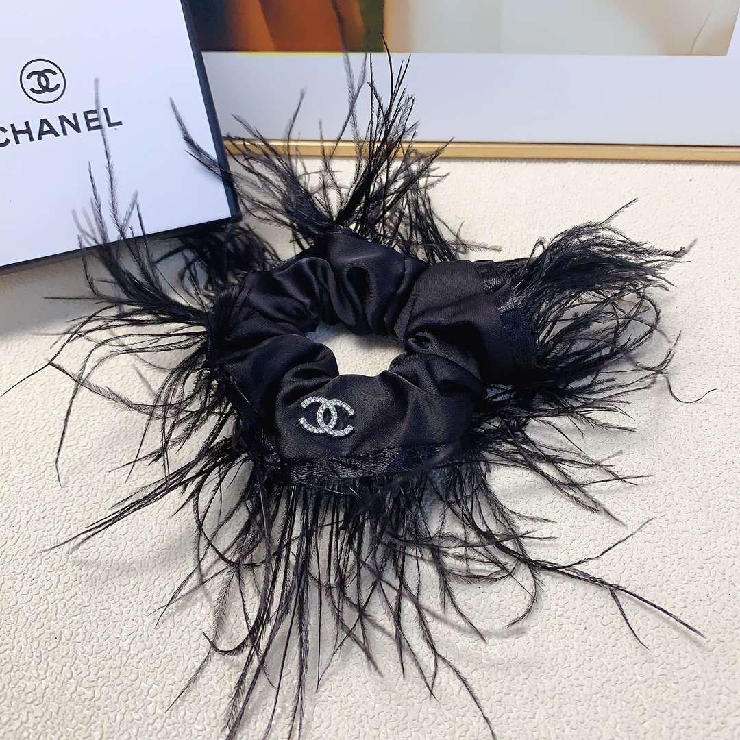 NO:282263,Chanel Xiaoxiang Chanel rubber band Feather logo rubber band hair ring Daily exquisite items A must-have item for a fairy with temperament and versatility Treasure style Recommended style for closed eyes (single) hair accessories, hairpins, chanel, hairpins19860909Chanel小香 Chanel皮筋 羽毛logo皮筋发圈 日常精致小单品 气质百搭小仙女必入单品 宝藏款 闭眼入推荐款（单个）发饰,发夹,chanel,hairpins,accessory