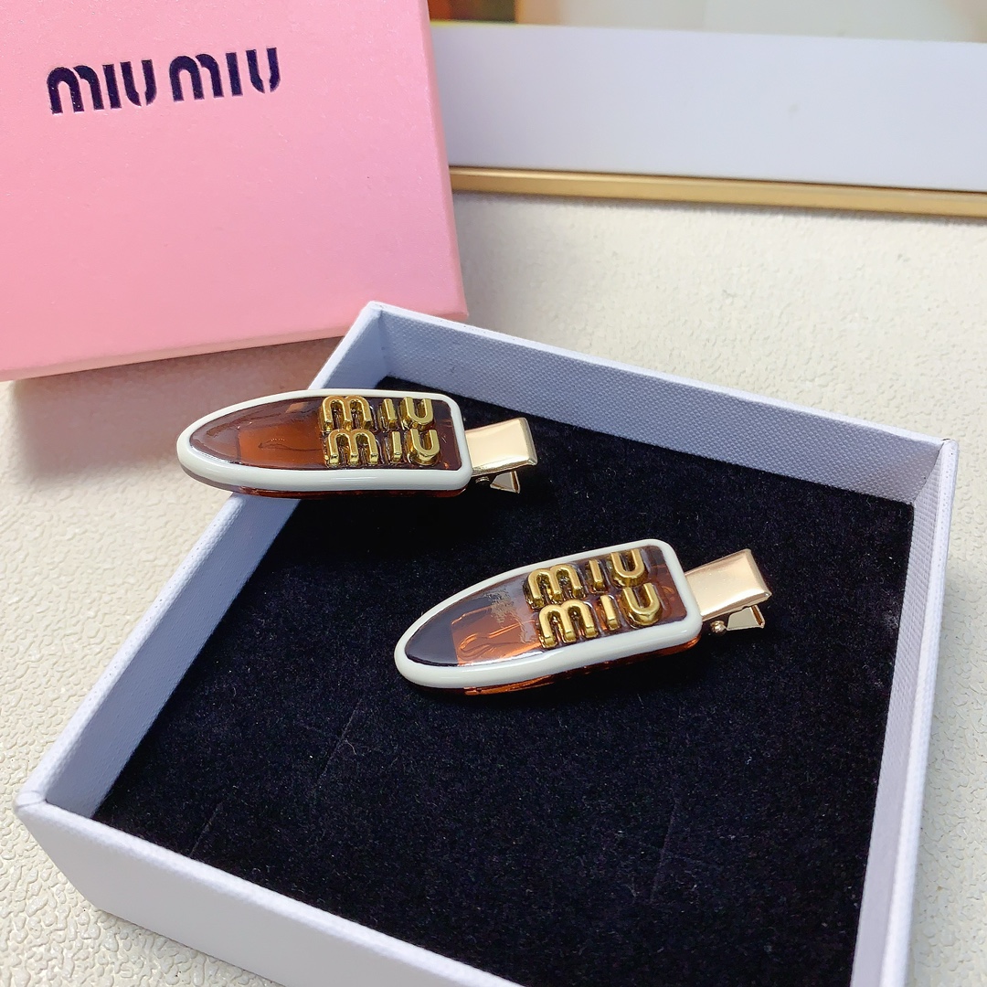 miumiu缪缪miumiu压夹醋酸logo压夹边夹刘海夹日常精致小单品气质百搭小仙女必入单品宝藏款闭眼