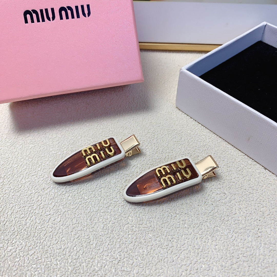 miumiu缪缪miumiu压夹醋酸logo压夹边夹刘海夹日常精致小单品气质百搭小仙女必入单品宝藏款闭眼