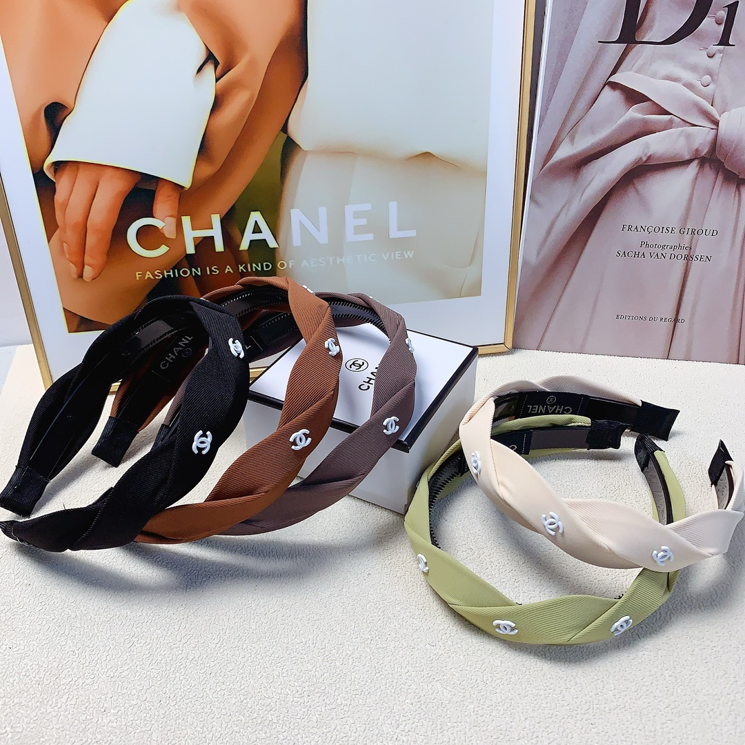 NO:283113,45 Chanel Xiaoxiang Chanel hairband New logo light luxury style hairband temperament versatile little fairy must-enter single product full of celebrity style ~ treasure style closed eyes recommended (single) hairpins, hairpins, chanel, hairpins1986090945 chanel小香 chanel发箍 新款logo轻奢风发箍气质百搭小仙女必入单品名媛风十足～宝藏款 闭眼入推荐款（单个）发夹,发夹,chanel,hairpins,accessory