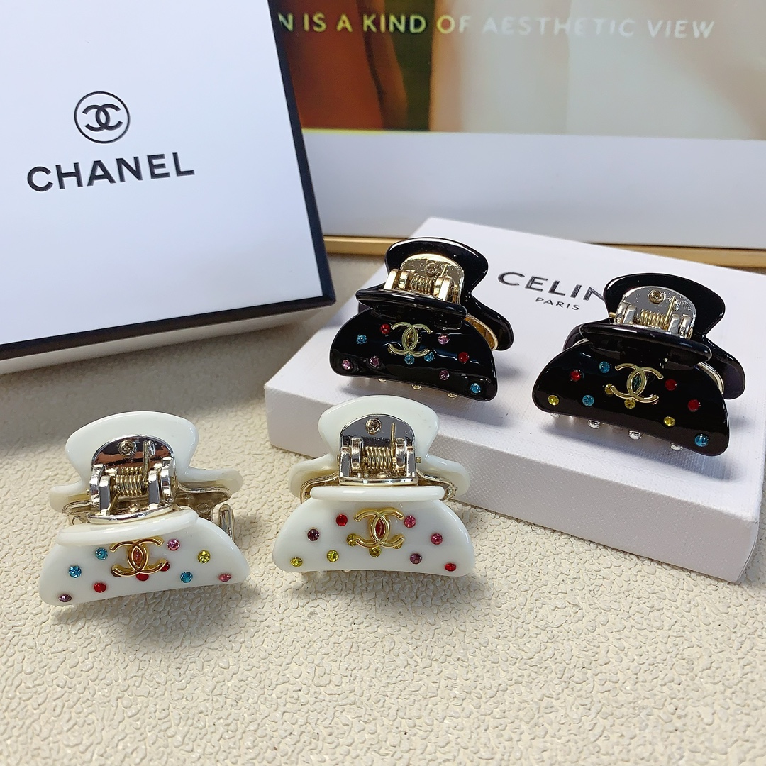 NO:282610,Chanel Xiaoxiang Chanel clip color diamond logo clip Korean version small edge clip exquisite little fairy must-in item Treasure style recommended style closed eyes (a pair of hair accessories, hairpins, chanel, hairpins19860909Chanel小香 Chanel抓夹 彩钻logo抓夹韩版小边夹 精致小仙女必入单品 宝藏款 闭眼入推荐款（一对发饰,发夹,chanel,hairpins,accessory