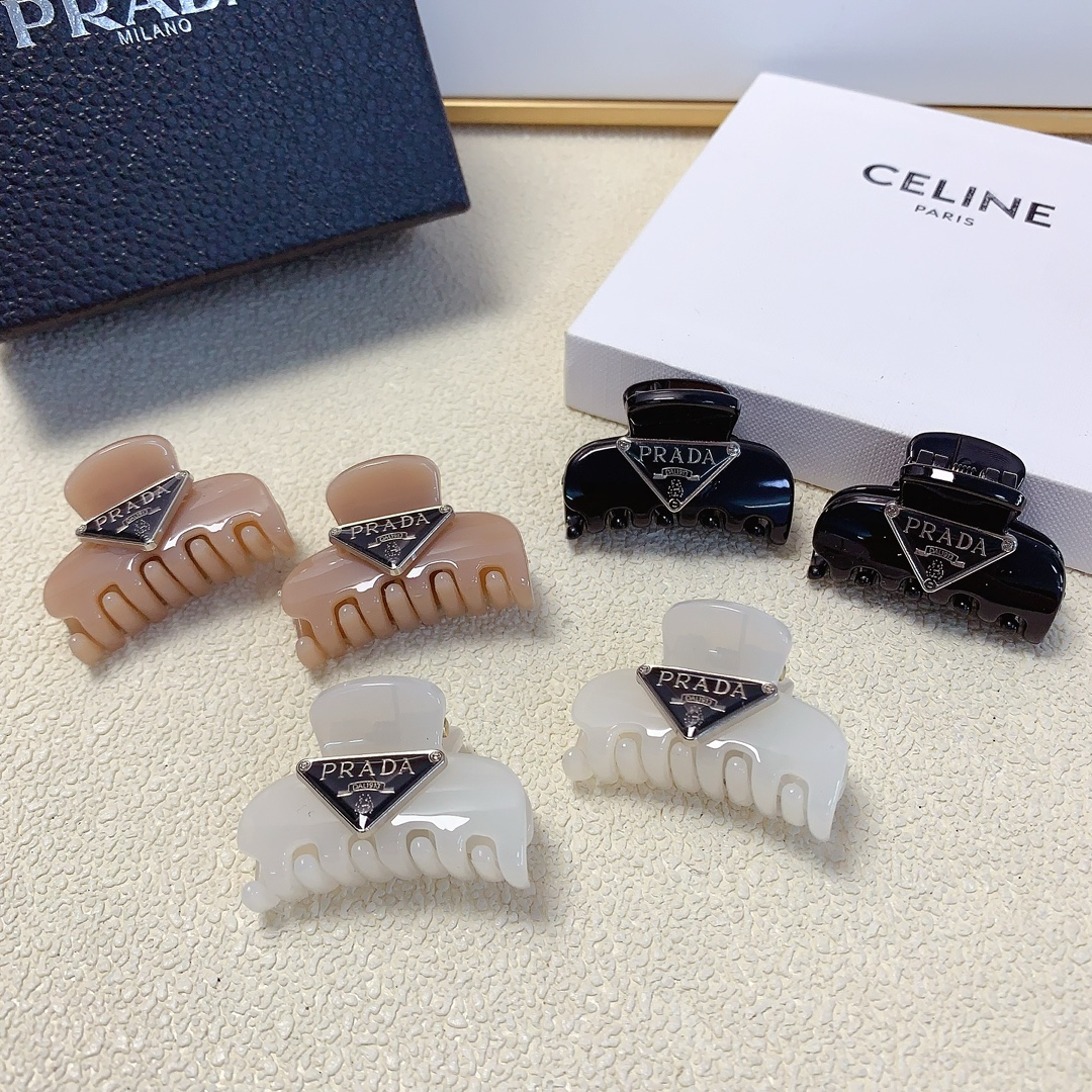 NO:282613,Prada Prada clip Triangle logo clip Korean version small edge clip Exquisite fairy must-in-one item Treasure style Recommended style closed eyes (a pair of hair accessories, hairpins, prada, prada, hairpins19860909Prada普拉达 Prada抓夹 三角logo抓夹韩版小边夹 精致小仙女必入单品 宝藏款 闭眼入推荐款（一对发饰,发夹,prada,prada,hairpins,accessory