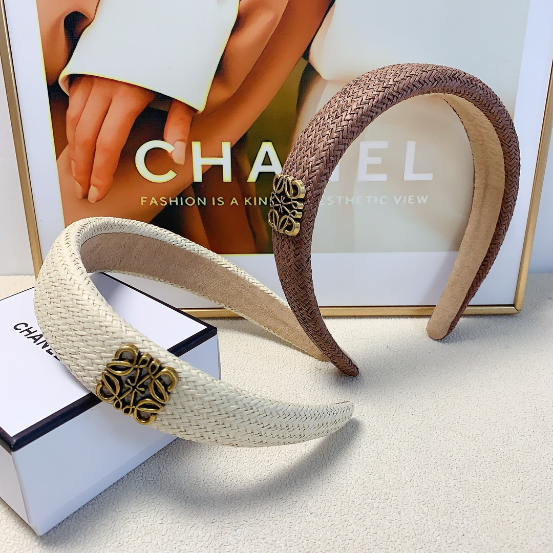 NO:282786,45 loewe loewe headband straw woven lafite retro light luxury style headband temperament versatile little fairy must-enter single product full of celebrity style ~ treasure style closed eyes recommended (single) hairpins, hairpins, loewe, loewe, espadrilles, hairpins1986090945 loewe罗意威 loewe发箍 草编拉菲草复古轻奢风发箍气质百搭小仙女必入单品名媛风十足～宝藏款 闭眼入推荐款（单个）发夹,发夹,loewe,loewe,espadrilles,hairpins,accessory