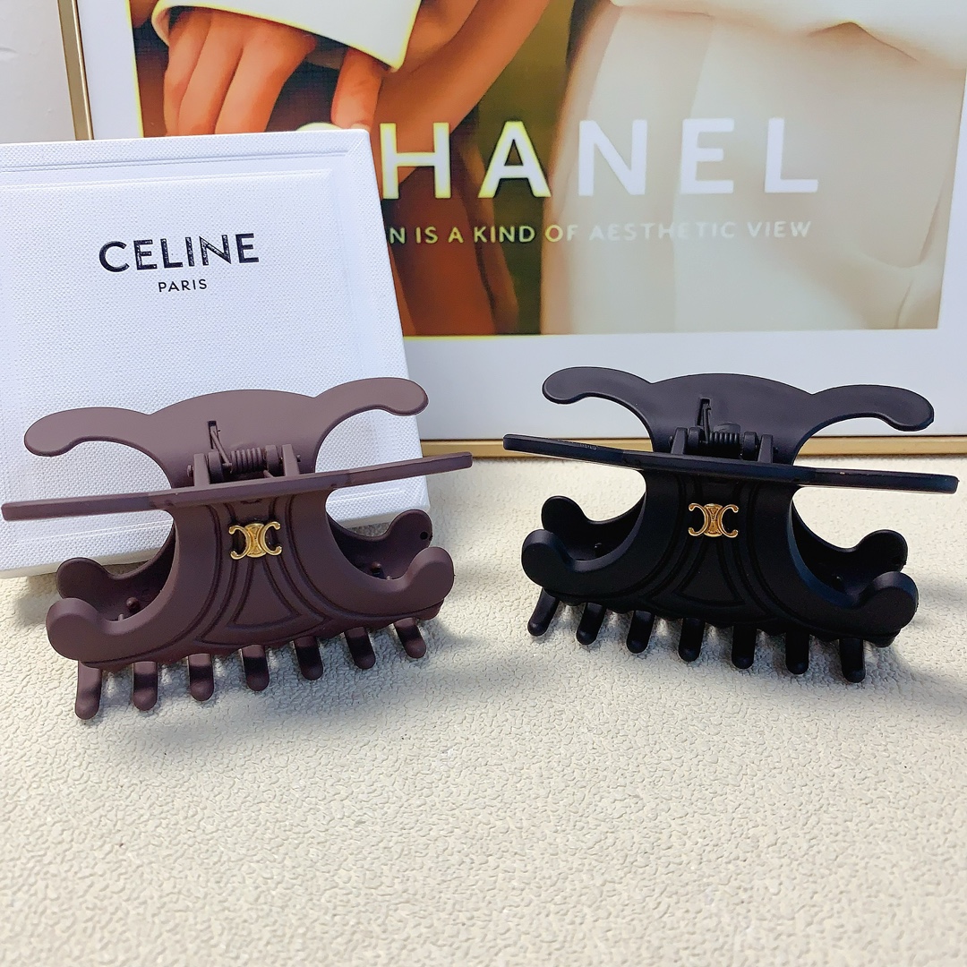 NO:282808,40 celine celine clip Arc de Triomphe large logo clip, versatile temperament, daily exquisite items, must-in-one items for fairies, treasure style, recommended style for closed eyes (single with hairband box) hairpins, hairpins, celine, celine, hairpins1986090940 celine赛琳 celine抓夹 凯旋门大号logo抓夹 气质百搭 日常精致小单品 小仙女必入单品 宝藏款 闭眼入推荐款（单个配发箍盒）发夹,发夹,celine,celine,hairpins,accessory