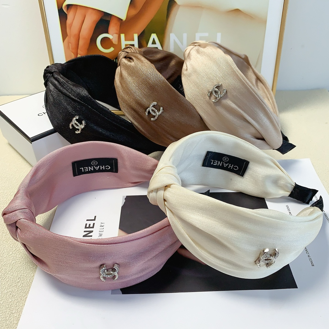 NO:282871,45 Chanel Xiaoxiang Chanel hairband New light luxury style hairband temperament versatile little fairy must-enter single product full of celebrity style ~ treasure style closed eyes recommended (single) hairpins, hairpins, chanel, hairpins1986090945 chanel小香 chanel发箍 新款轻奢风发箍气质百搭小仙女必入单品名媛风十足～宝藏款 闭眼入推荐款（单个）发夹,发夹,chanel,hairpins,accessory