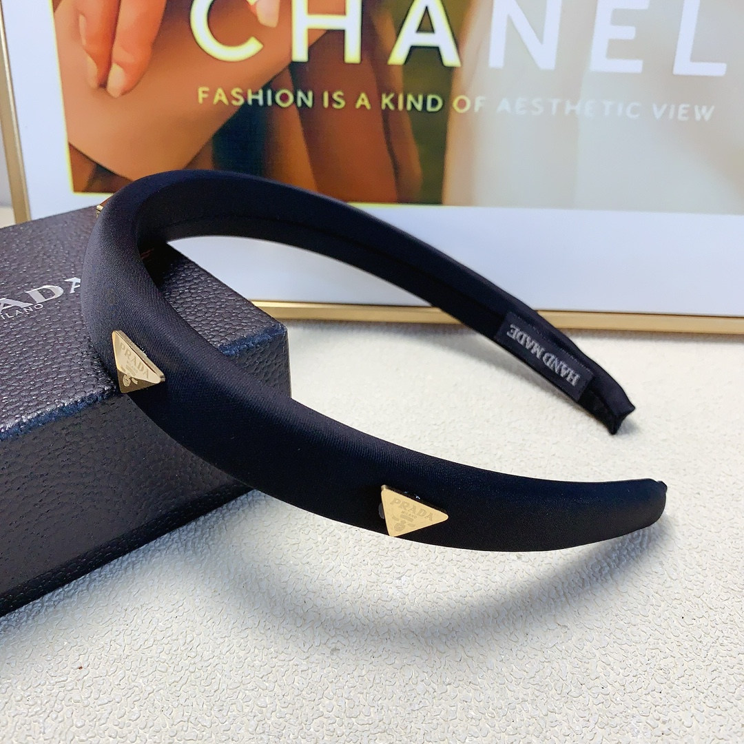 NO:282866,50 rada rada hairband titanium steel logo light luxury style hairband temperament versatile little fairy must-enter single product full of celebrity style ~ treasure style closed eyes recommended (single) hairpins, hairpins, prada, prada, hairpins1986090950 rada普拉达 rada发箍 钛钢logo轻奢风发箍气质百搭小仙女必入单品名媛风十足～宝藏款 闭眼入推荐款（单个）发夹,发夹,prada,prada,hairpins,accessory