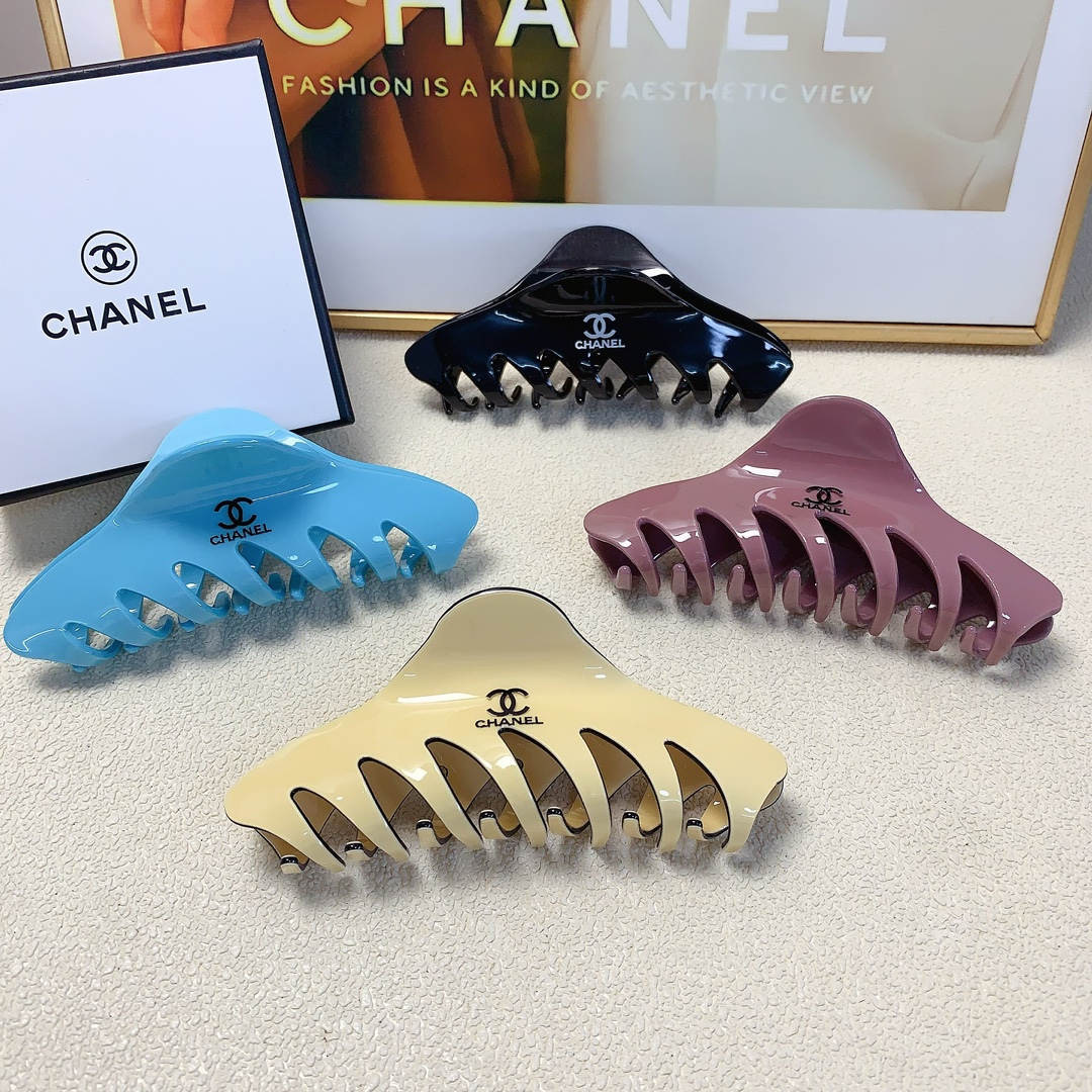 NO:282875,40 Chanel Xiaoxiang Chanel clip New acetic acid logo clip versatile temperament Everyday exquisite items Little fairy must-have items Treasure style Recommended style closed eyes (single hairpin, hairpin, chanel, hairpins1986090940 chanel小香 chanel抓夹 新款醋酸logo抓夹 气质百搭 日常精致小单品 小仙女必入单品 宝藏款 闭眼入推荐款（单个发夹,发夹,chanel,hairpins,accessory