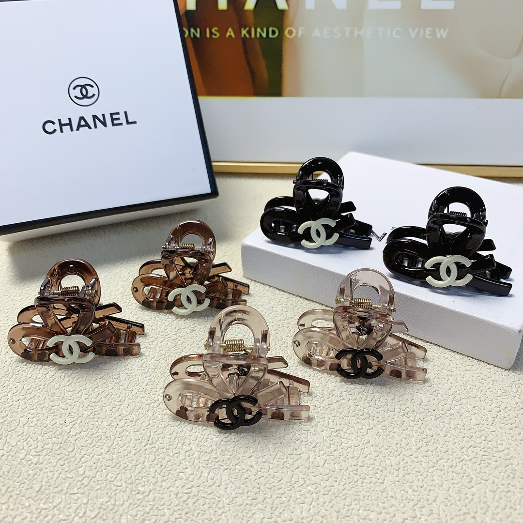 NO:282887,45 Chanel Xiaoxiang Chanel clip New logo clip Korean version small edge clip Exquisite little fairy must-in item Treasure model Close eyes recommended (one pair) hairpin, hairpin, chanel, hairpins1986090945 Chanel小香 Chanel抓夹 新款logo抓夹韩版小边夹 精致小仙女必入单品 宝藏款 闭眼入推荐款（一对）发夹,发夹,chanel,hairpins,accessory