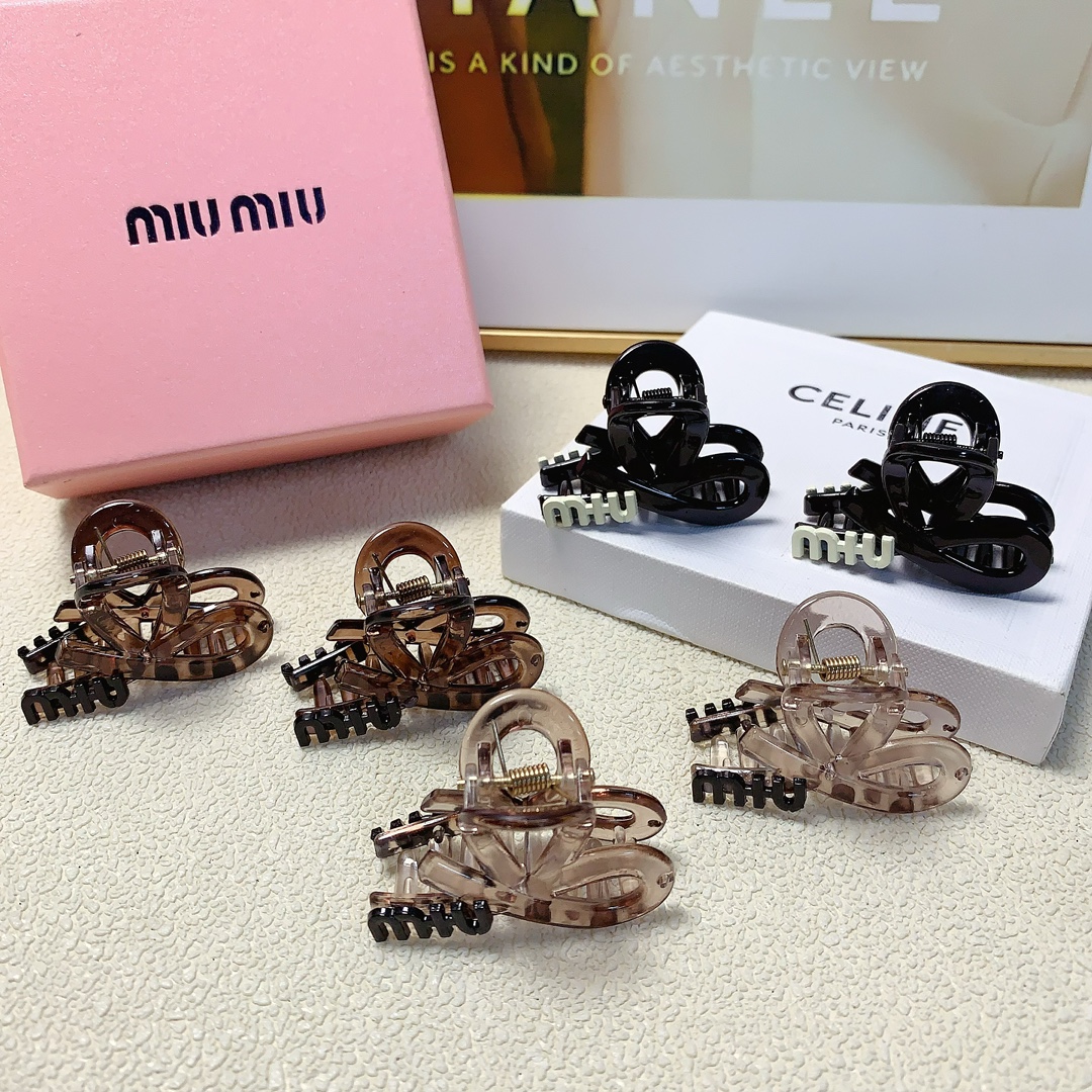 NO:282891,45 miumiu miumiu gripper new logo gripper Korean version small edge gripper exquisite little fairy must-in item Treasure model Close eyes recommended (one pair) hairpin, hairpin, miumiu, hairpins1986090945 miumiu缪缪 miumiu抓夹 新款logo抓夹韩版小边夹 精致小仙女必入单品 宝藏款 闭眼入推荐款（一对）发夹,发夹,miumiu,hairpins,accessory