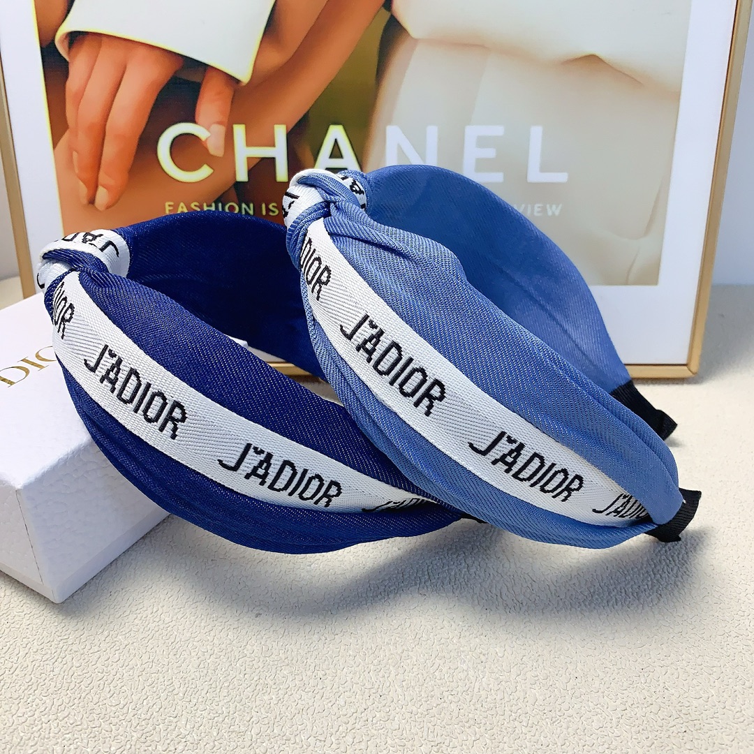 NO:282882,Dior Dior hairband New denim webbing logo light luxury style hairband temperament versatile little fairy must-enter single product full of celebrity style ~ treasure style closed eyes recommended (single 45) hairpins, hairpins, dior, dior, hairpins19860909Dior迪奥 Dior发箍 新款牛仔布织带logo轻奢风发箍气质百搭小仙女必入单品名媛风十足～宝藏款 闭眼入推荐款（单个45）发夹,发夹,dior,dior,hairpins,accessory