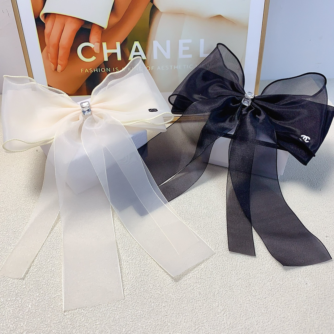 NO:282890,45 CHANEL Xiaoxiang CHANEL hairpin Ogenya bow logo hairpin spring clip style three-dimensional temperament fashionable and versatile little fairy must-in item Recommended style closed eyes (single) hairpin, hairpin, chanel, hairpins1986090945 CHANEL小香 CHANEL发夹 欧根纱蝴蝶结logo发夹弹簧夹 版型立体气质时尚百搭小仙女必入单品 闭眼入推荐款（单个）发夹,发夹,chanel,hairpins,accessory