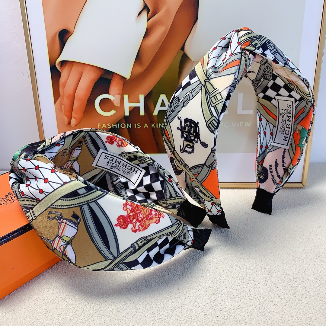 NO:282970,50 Hermes Hermes Hermes hairband New logo light luxury style hairband Daily exquisite items All-matched style of fairy must-have items Full of celebrity style ~ Treasure style Close eyes Recommended (single) hairpins, hairpins, hermes, hermes, hairpins1986090950 Hermes爱马仕 Hermes发箍 新款logo轻奢风发箍 日常精致小单品 气质百搭小仙女必入单品 名媛风十足～宝藏款 闭眼入推荐款（单个）发夹,发夹,hermes,hermes,hairpins,accessory