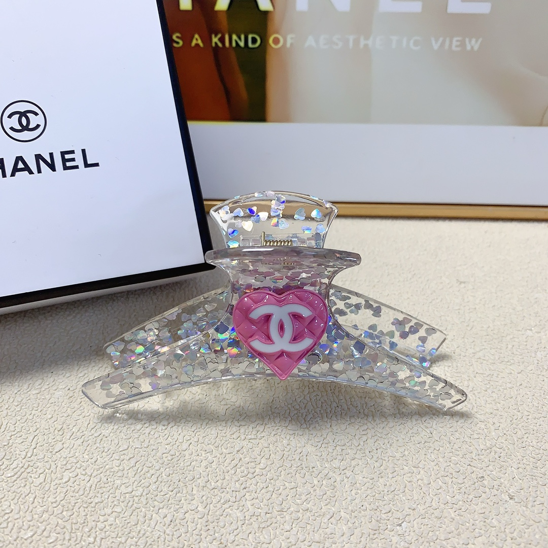 NO:282994,40 Chanel Xiaoxiang Chanel Hairpins New heart-shaped logo clips Temperament versatile daily exquisite items Little fairy must-have items Treasure style Recommended styles closed eyes (single hairpins, hairpins, chanel, hairpins1986090940 chanel小香 chanel发夹 新款心形logo抓夹 气质百搭 日常精致小单品 小仙女必入单品 宝藏款 闭眼入推荐款（单个发夹,发夹,chanel,hairpins,accessory