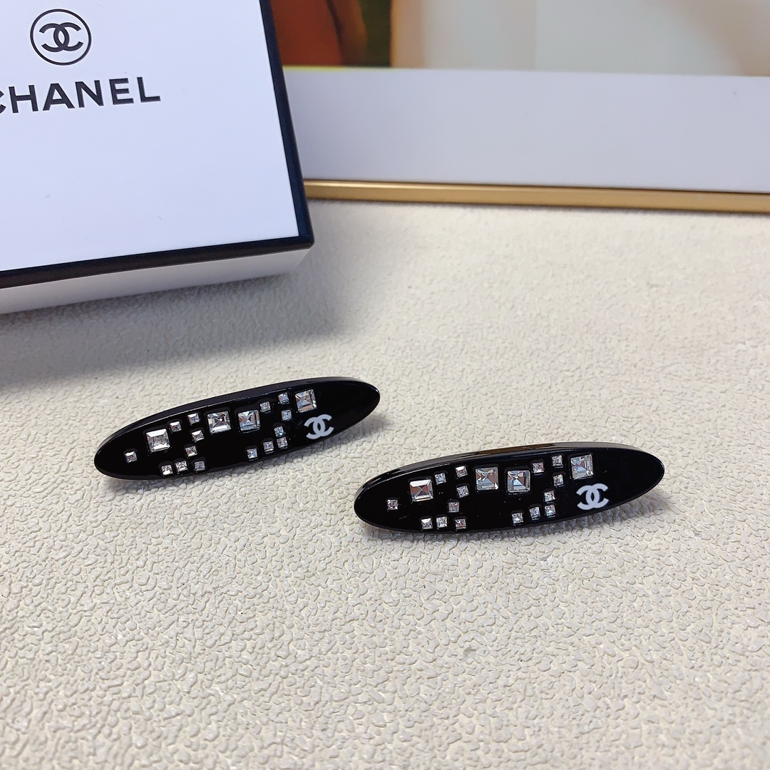 NO:283000,50 Chanel Xiaoxiang Chanel Hairpins Czech diamond logo hairpins press clip edge clip bang clip daily exquisite small items, temperament versatile little fairy must-have items Treasure model Close eyes recommended (one pair) hairpins, hairpins, chanel, hairpins1986090950 chanel小香 chanel发夹 捷克钻logo发夹压夹边夹刘海夹日常精致小单品 气质百搭小仙女必入单品 宝藏款 闭眼入推荐款（一对）发夹,发夹,chanel,hairpins,accessory