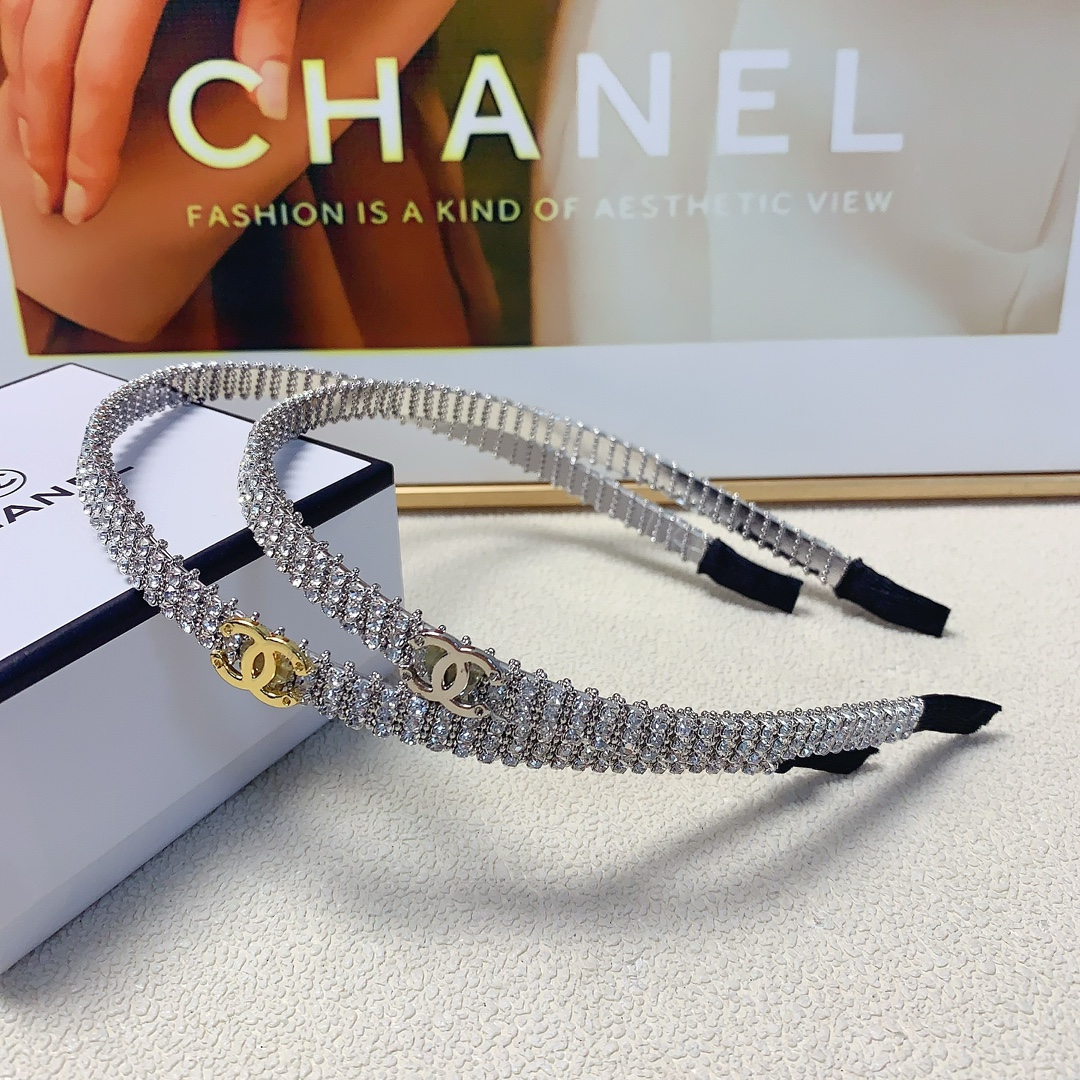 NO:283007,45 Chane Xiaoxiang Chanel hairband full diamond logo light luxury style hairband temperament versatile little fairy must-apply single product full of celebrity style ~ treasure style closed eyes recommended (single) hairpins, hairpins, chanel, hairpins1986090945 chane小香 chanel发箍 满钻logo轻奢风发箍气质百搭小仙女必入单品名媛风十足～宝藏款 闭眼入推荐款（单个）发夹,发夹,chanel,hairpins,accessory